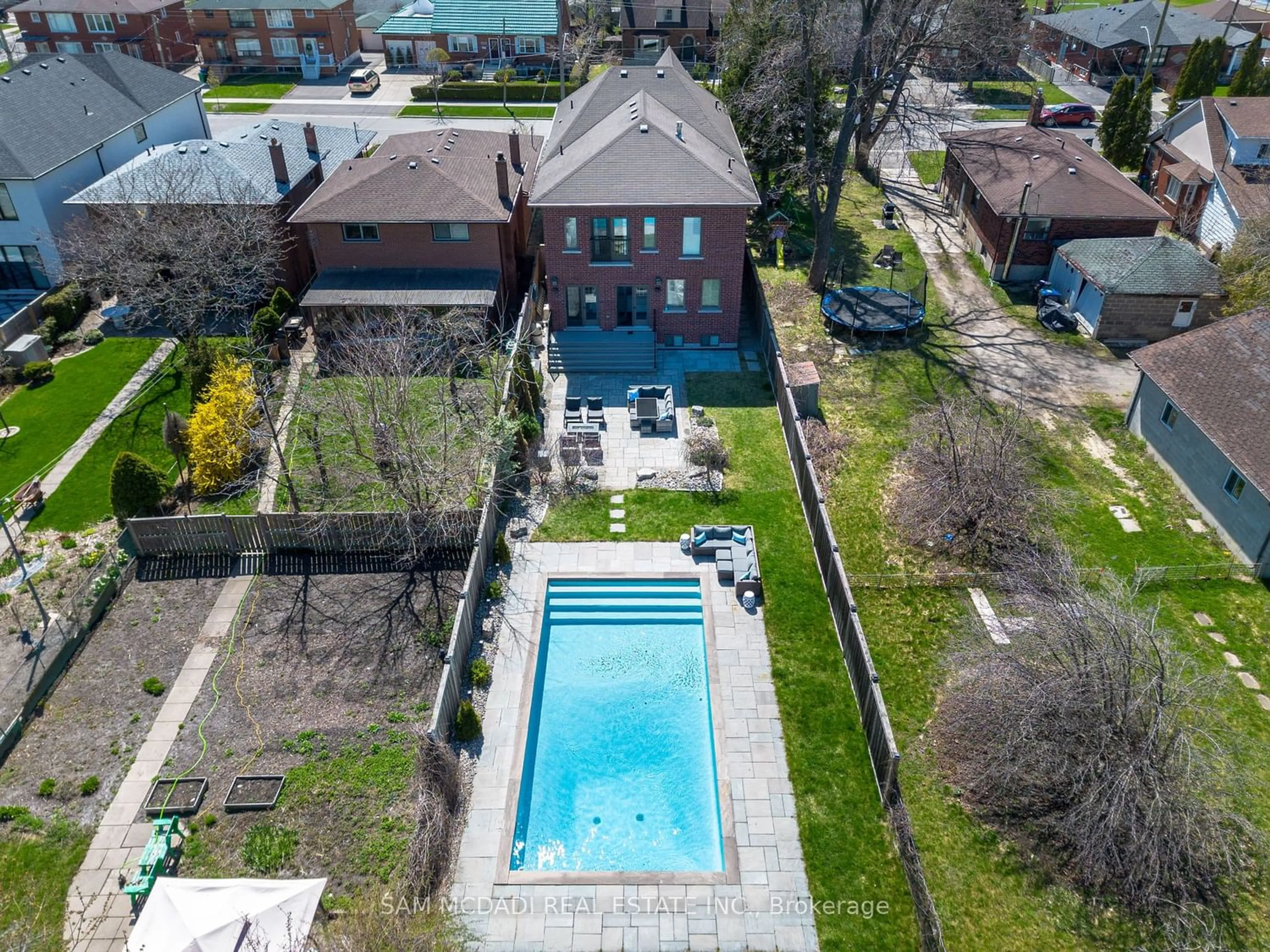 Indoor or outdoor pool for 1159 Alexandra Ave, Mississauga Ontario L5E 2A4