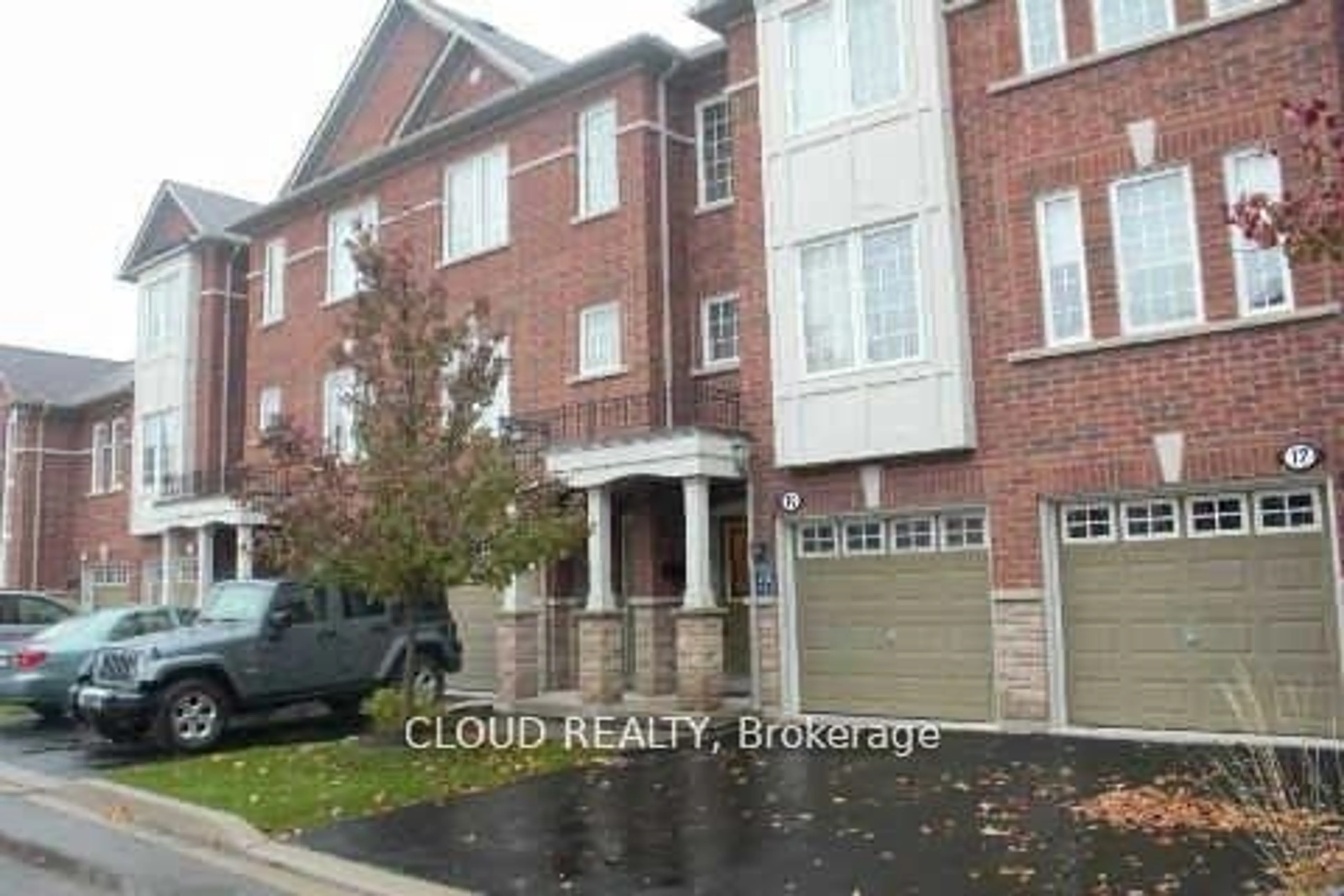 A pic from exterior of the house or condo for 10 Sand Wedge Lane, Brampton Ontario L6X 0H1