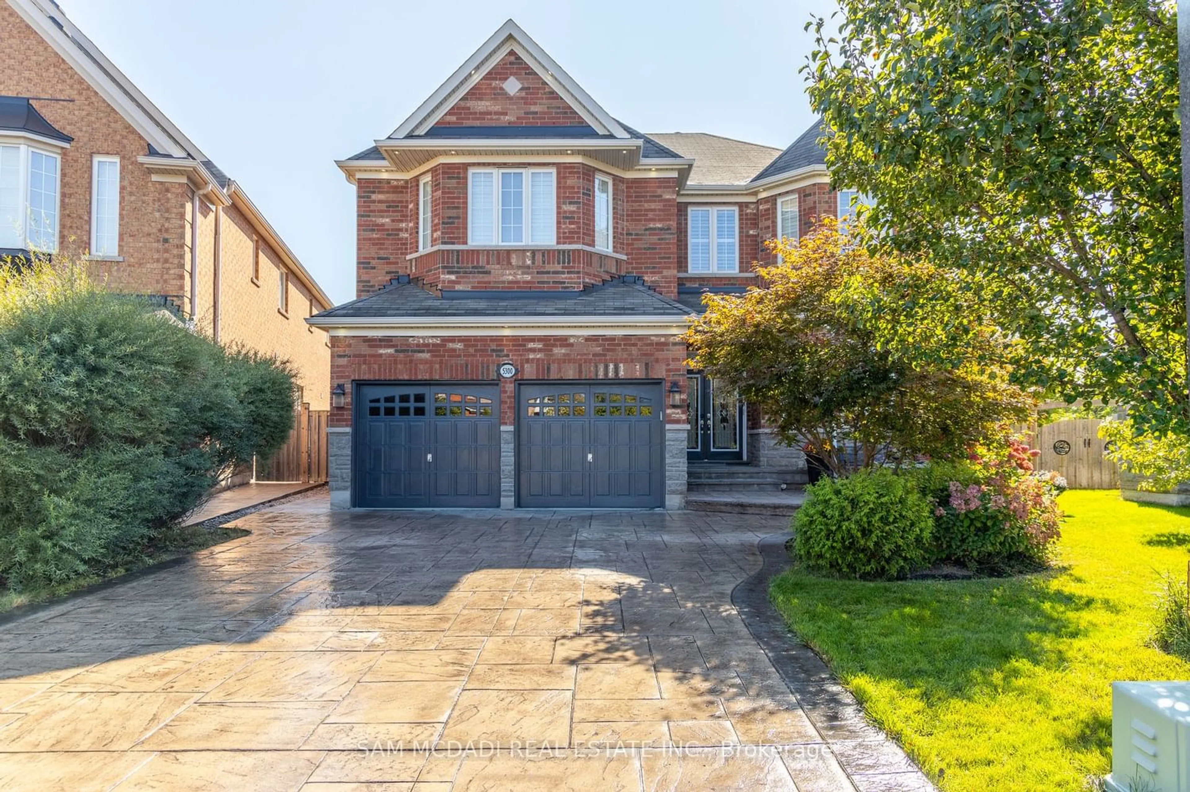 Home with brick exterior material for 5300 Snowbird Crt, Mississauga Ontario L5M 5W4