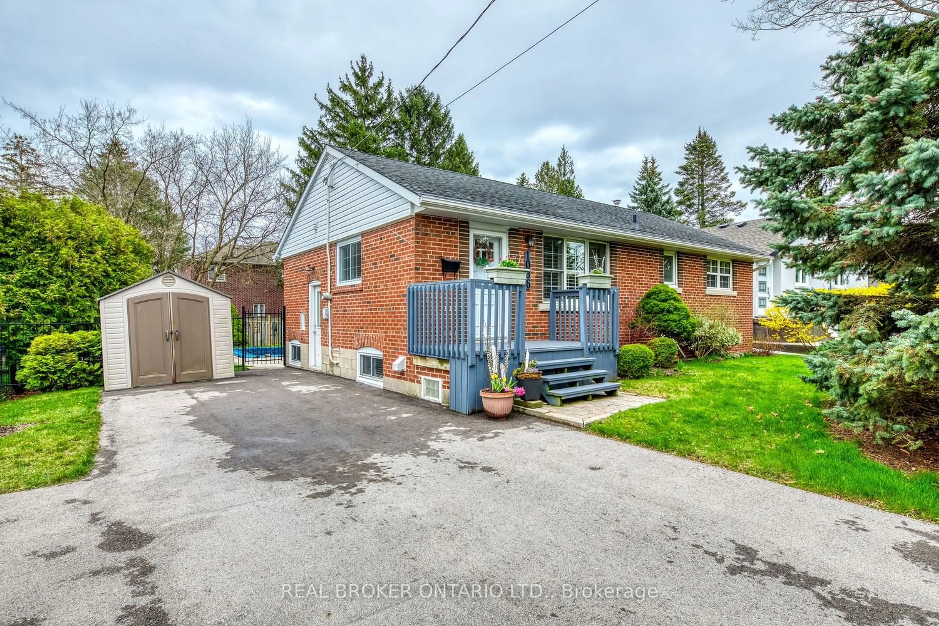 Frontside or backside of a home for 1086 Balment Ave, Mississauga Ontario L5E 1N8