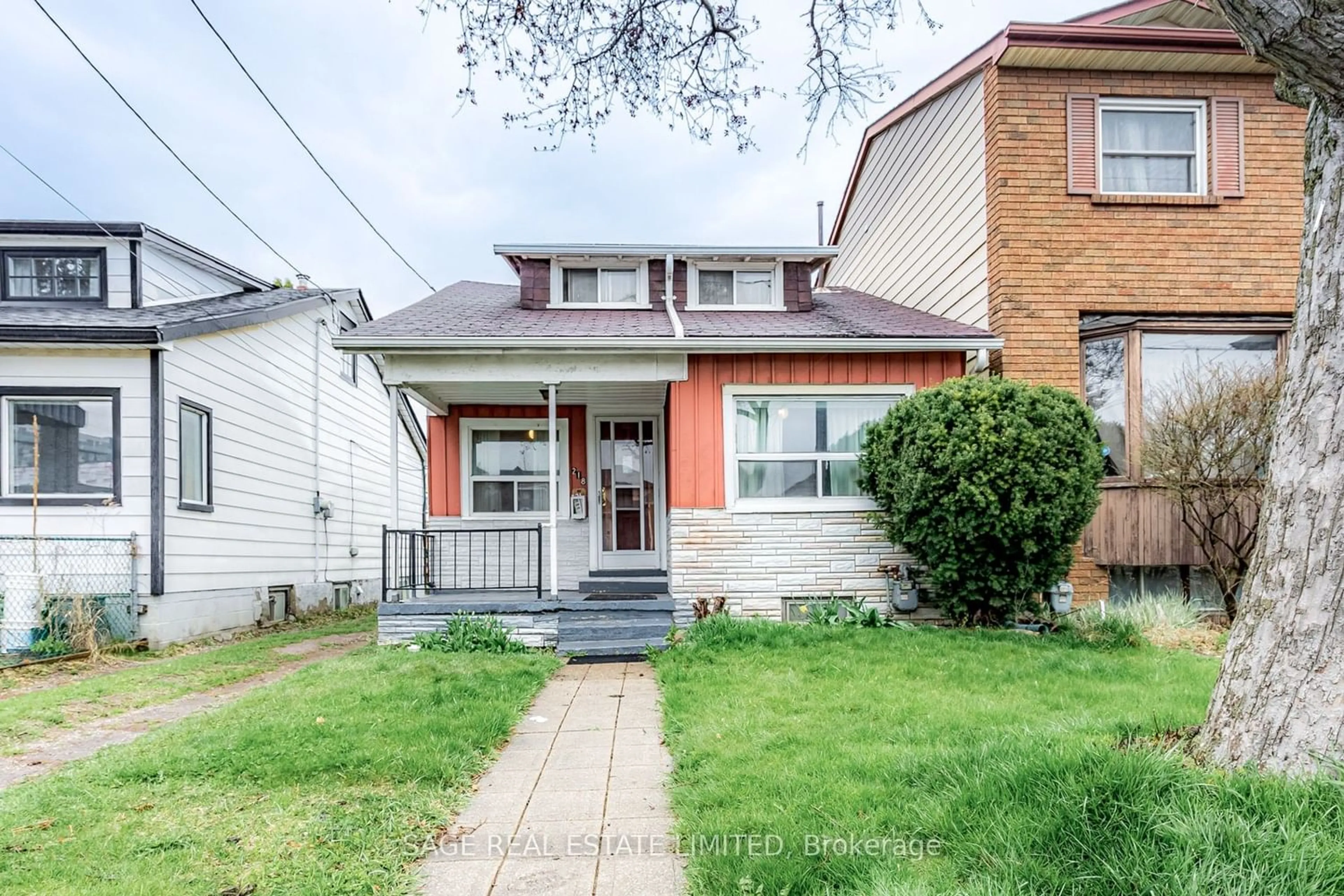 Frontside or backside of a home for 218 Aileen Ave, Toronto Ontario M6M 1G4