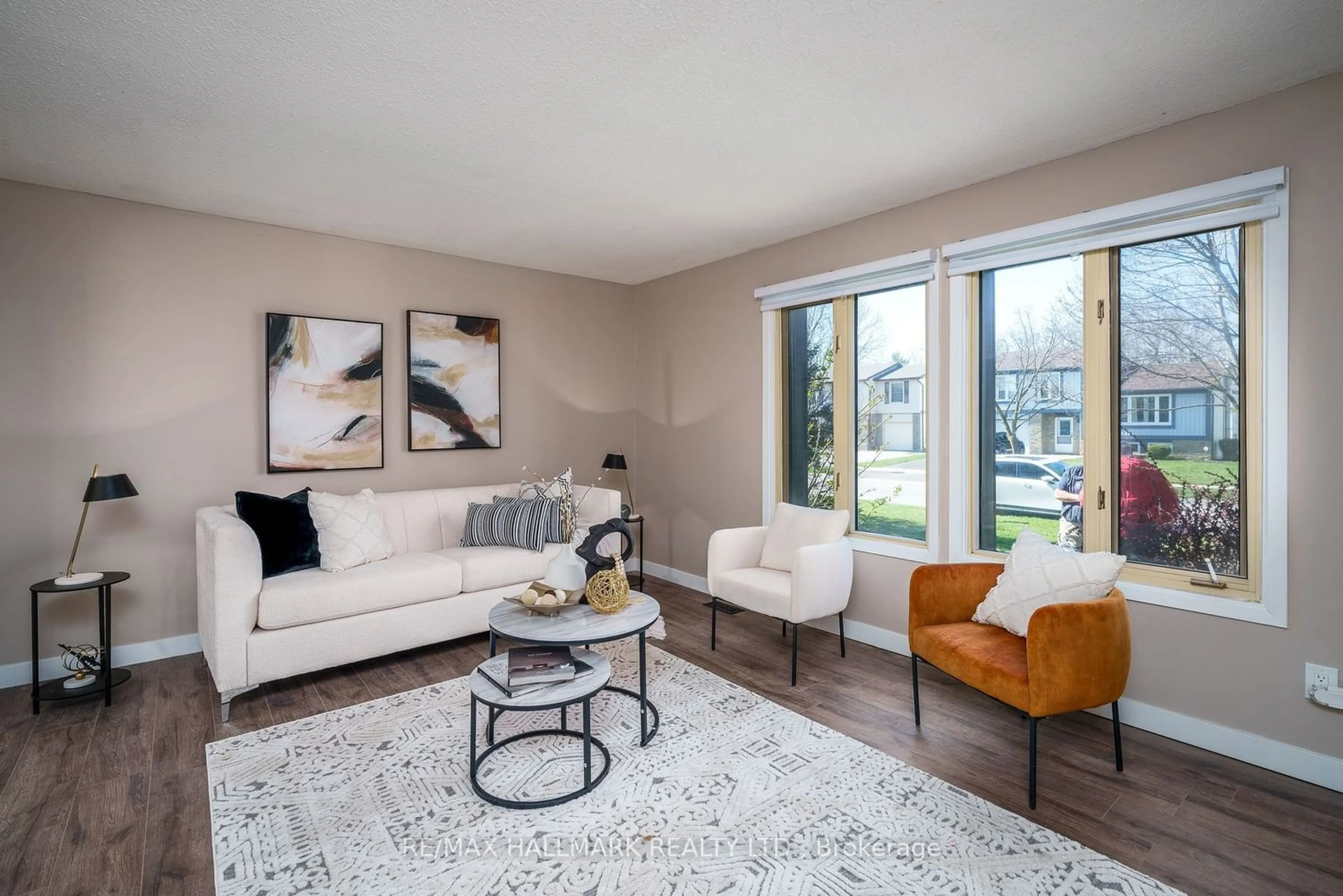 Living room for 583 Elliott Cres, Milton Ontario L9T 3G5