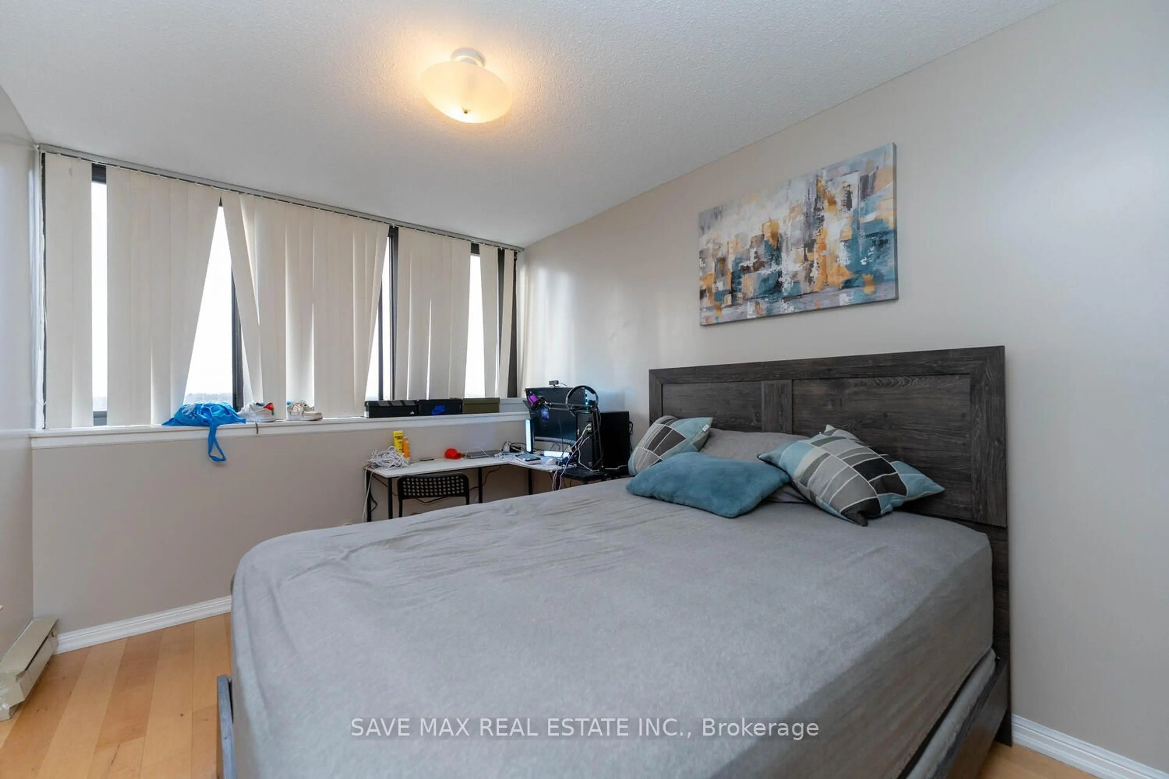 A pic of a room for 40 Richview Rd #1401, Toronto Ontario M9A 5C1