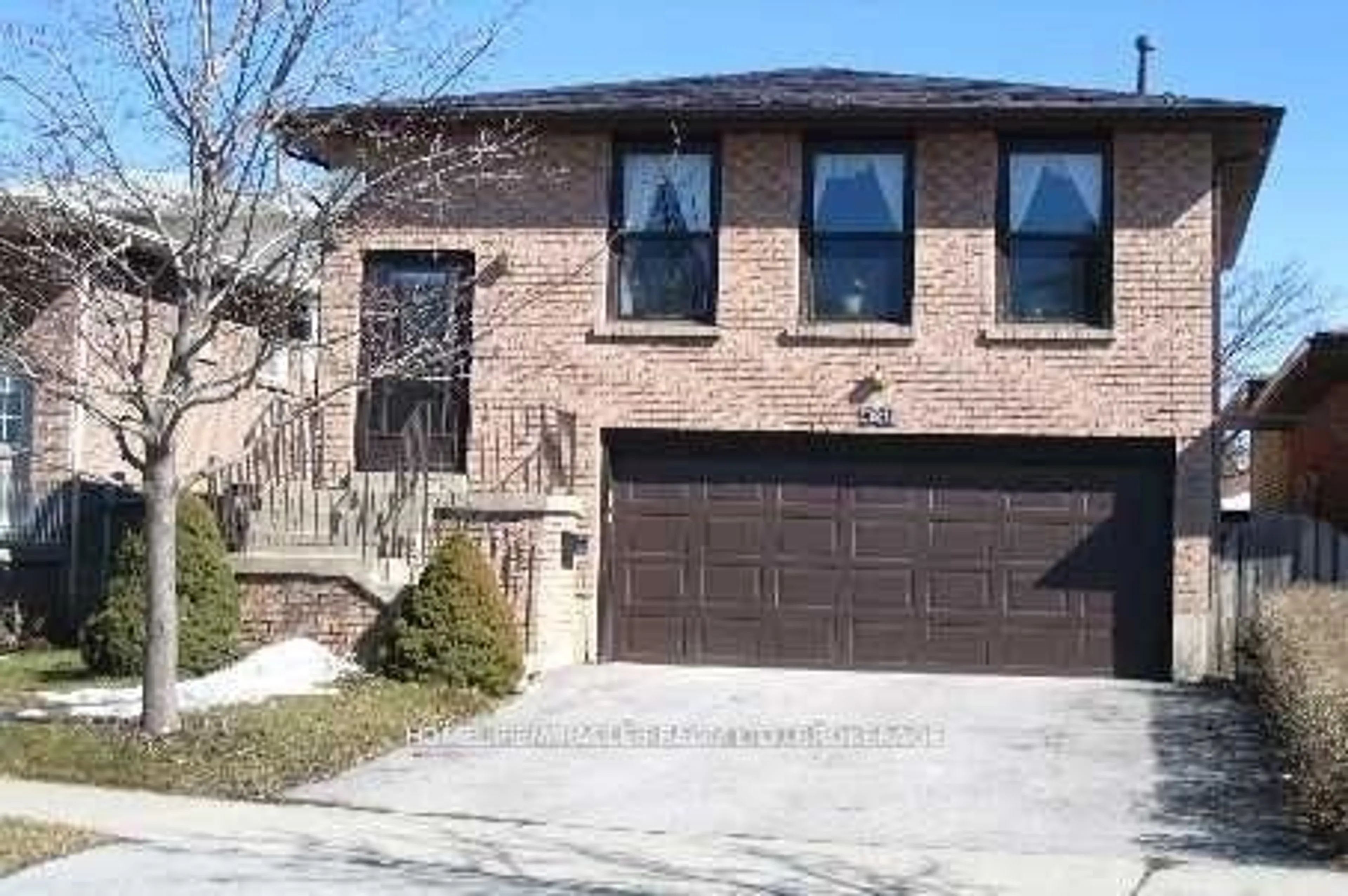 Home with brick exterior material for 581 Hayward Ave, Milton Ontario L9T 4T8