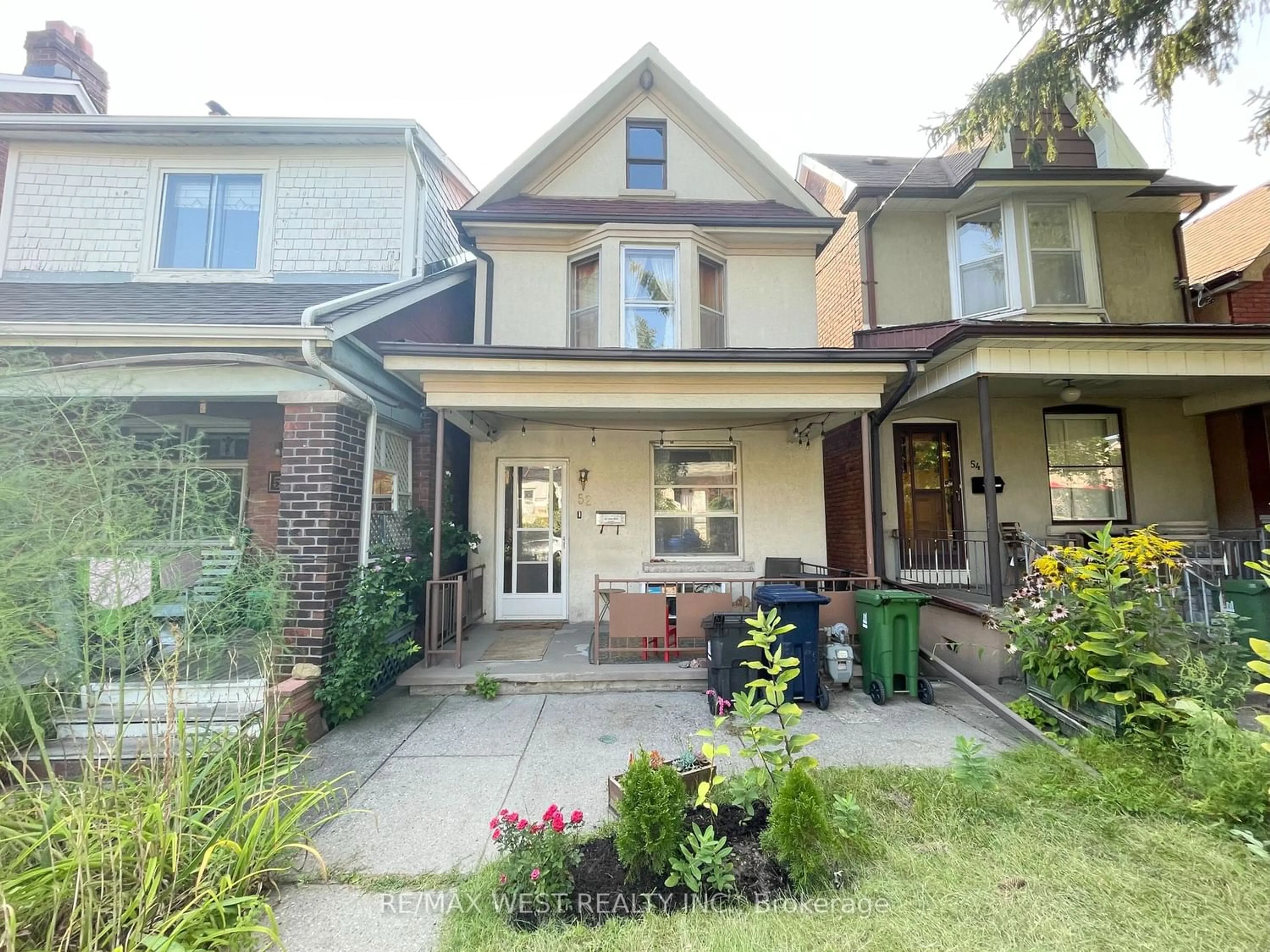 Frontside or backside of a home for 52 Harvie Ave, Toronto Ontario M6E 4K3