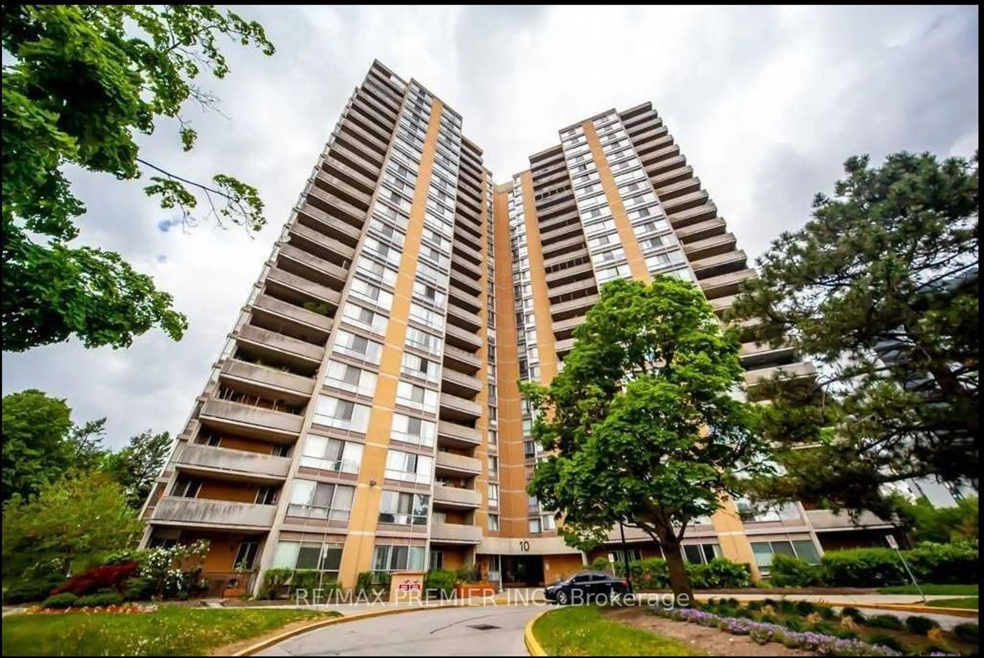 A pic from exterior of the house or condo for 10 Martha Eaton Way #1901, Toronto Ontario M6M 5B3
