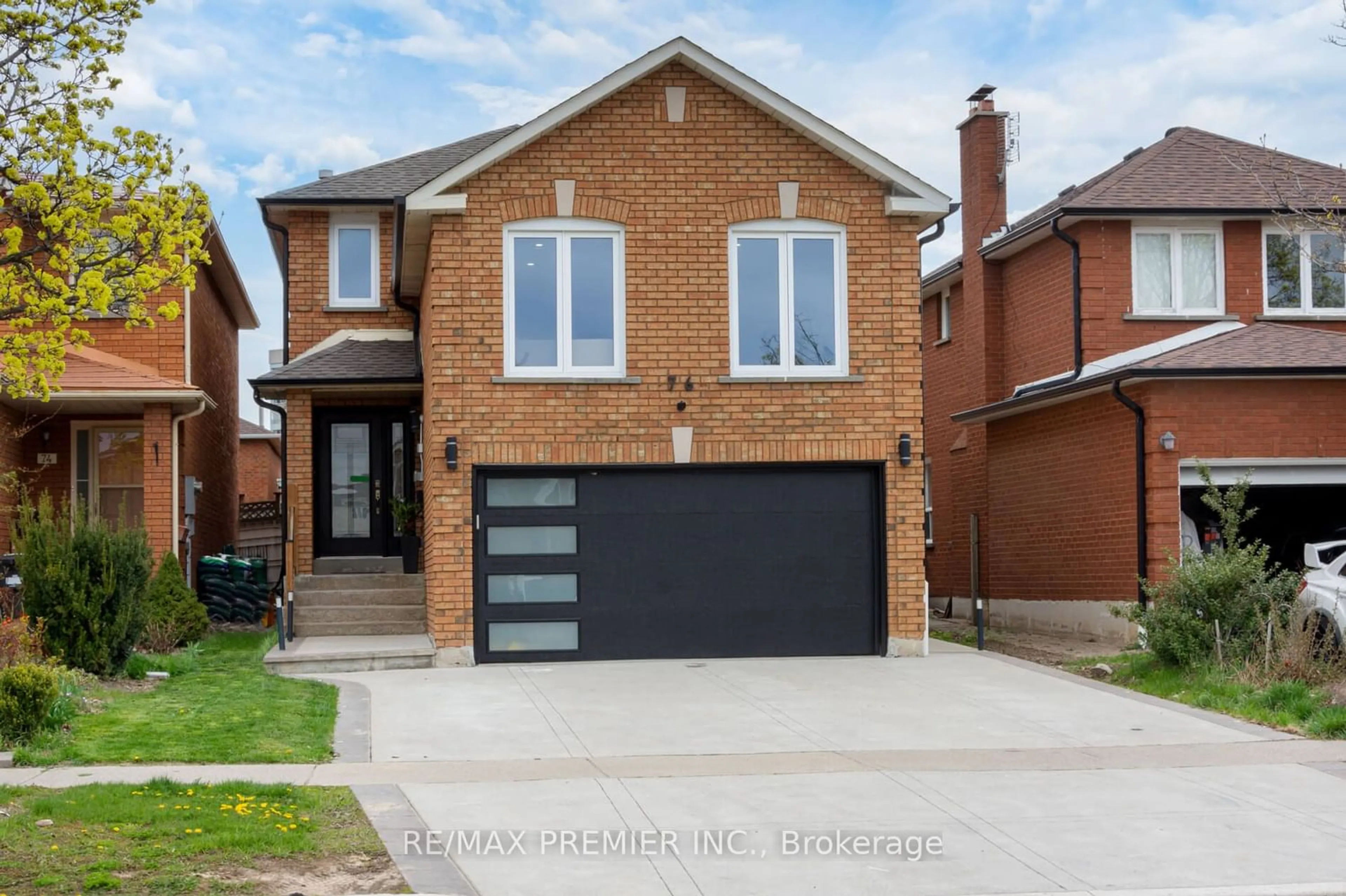 Home with brick exterior material for 76 Windmill Blvd, Brampton Ontario L6Y 3T2