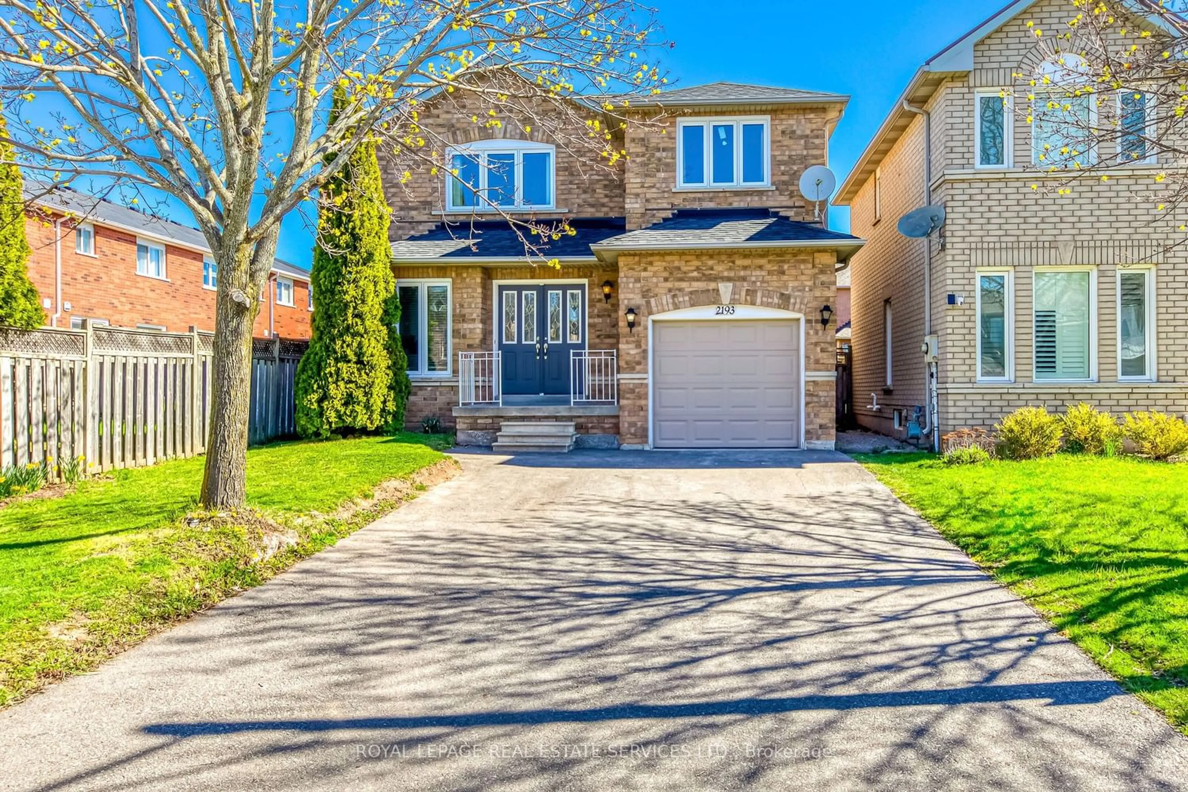 Home with brick exterior material for 2193 Pell Cres, Oakville Ontario L5M 3T5