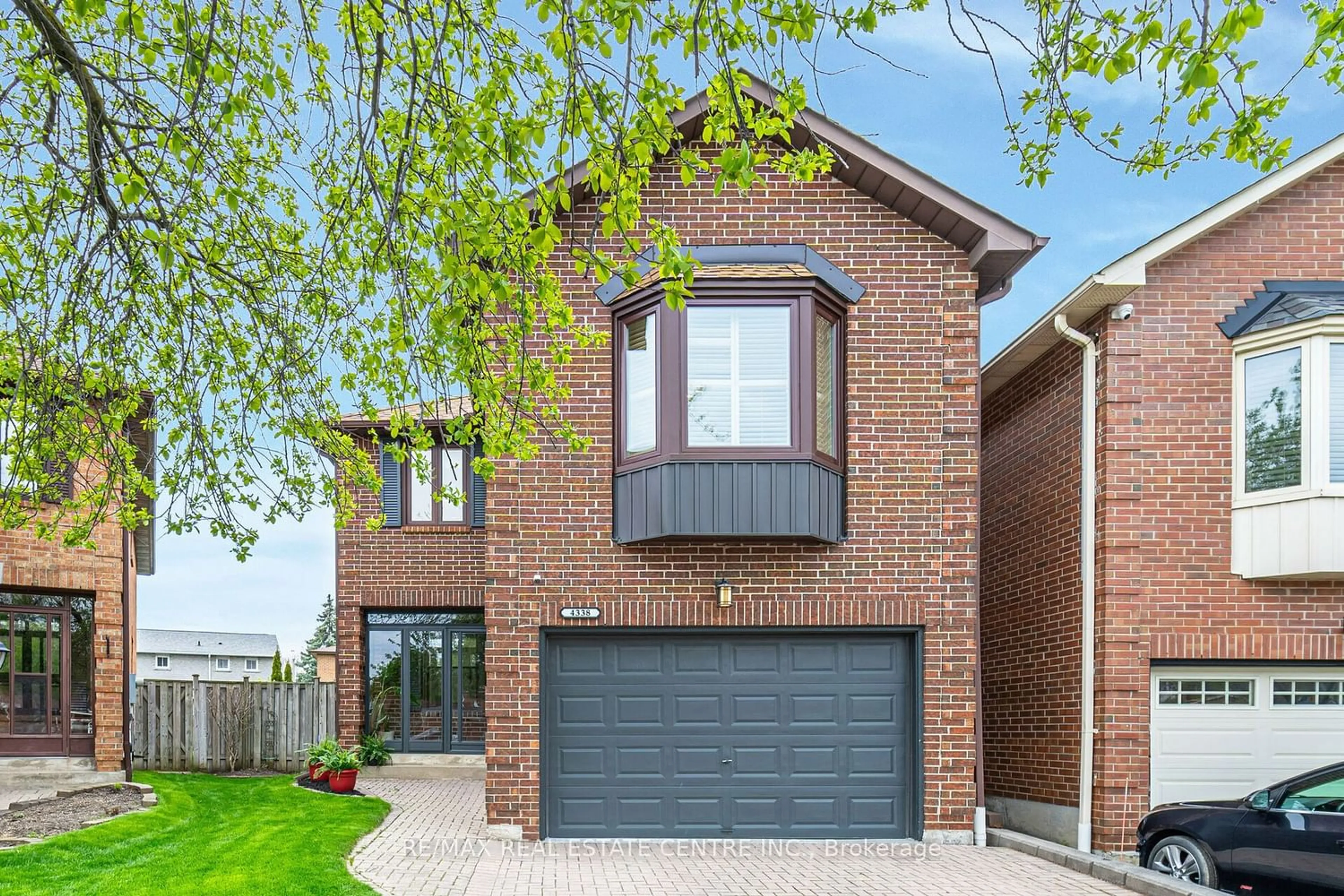 Home with brick exterior material for 4338 Bacchus Cres, Mississauga Ontario L4W 2Y3