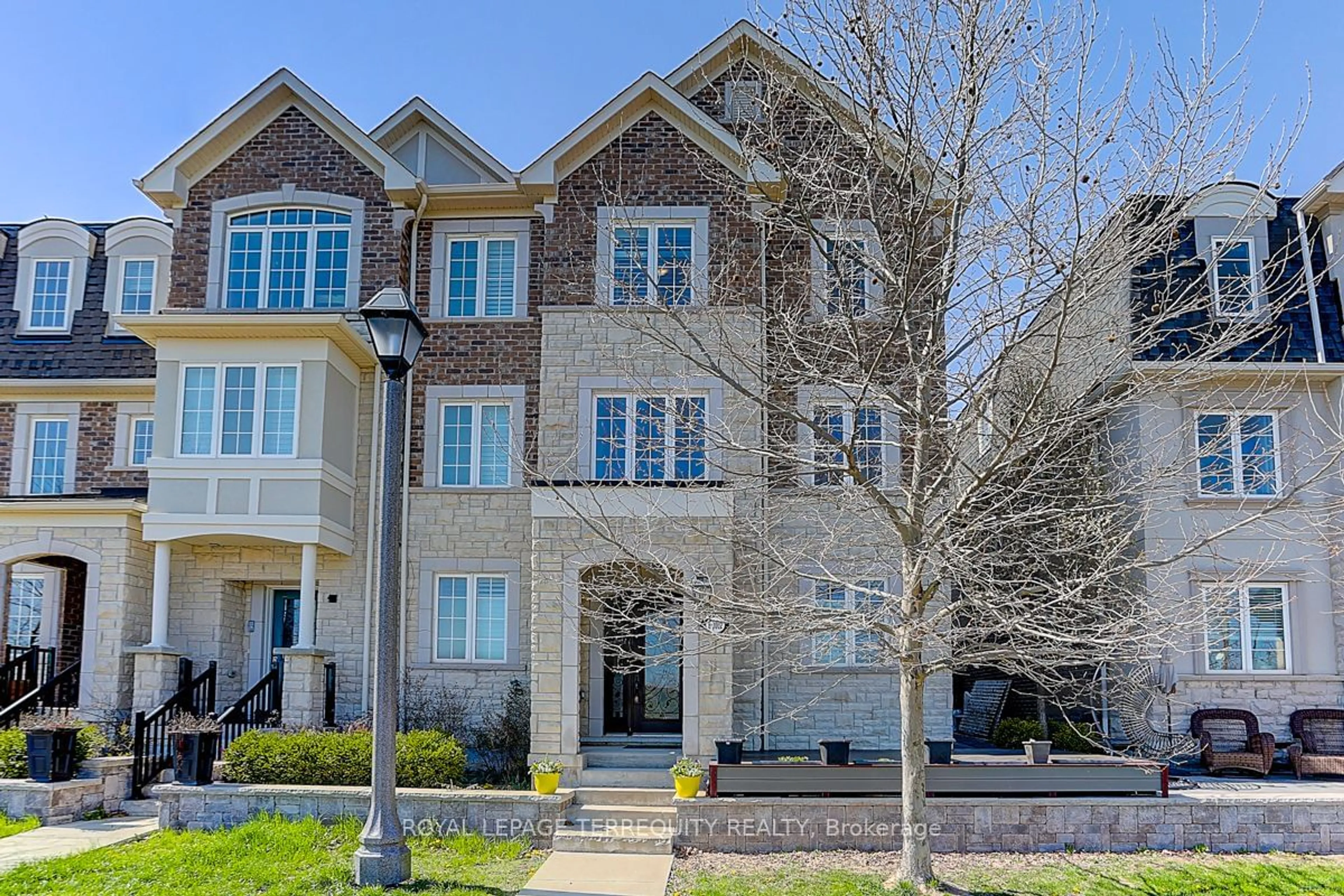 A pic from exterior of the house or condo for 3002 Preserve Dr #8, Oakville Ontario L6M 0V2
