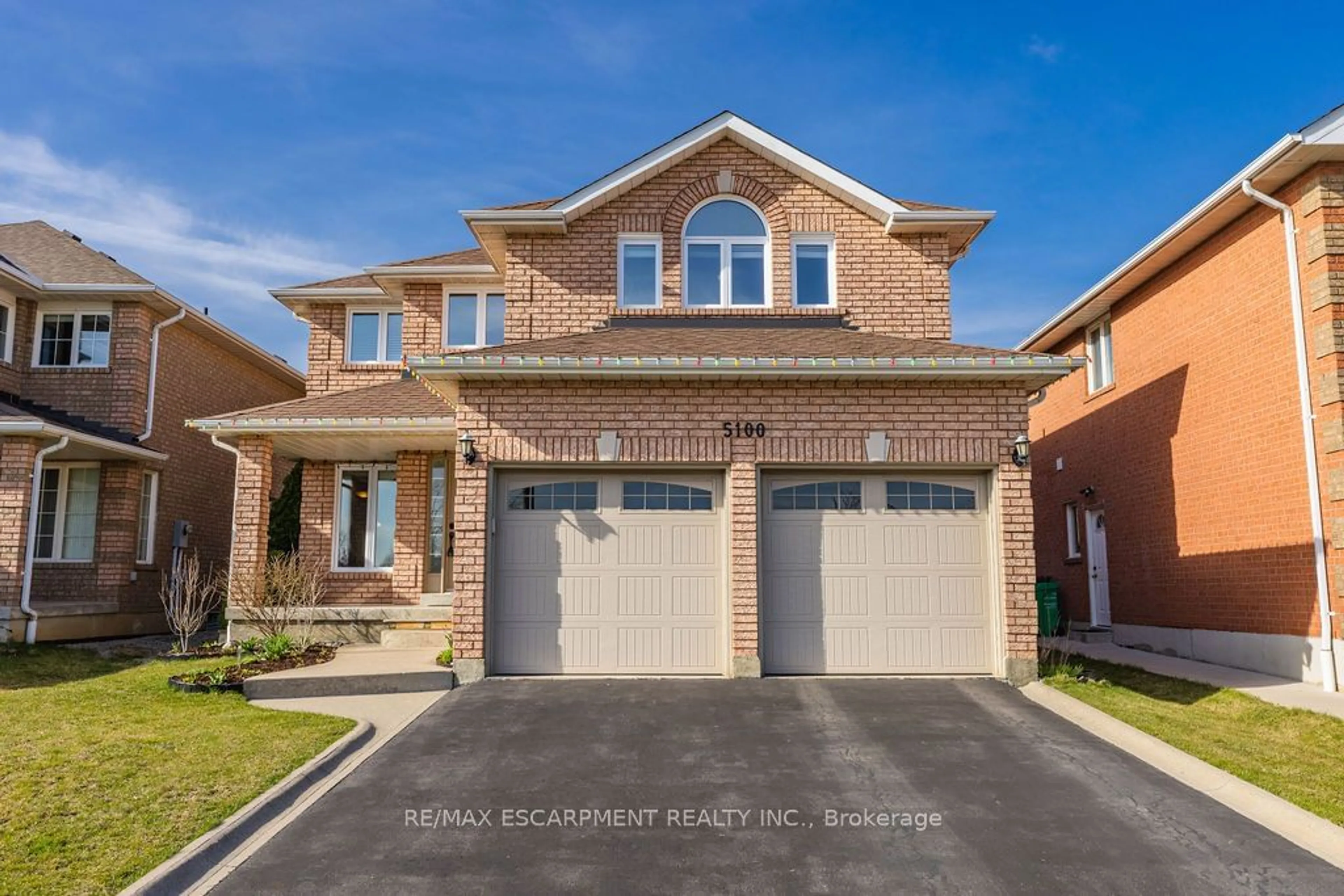 Home with brick exterior material for 5100 Fallingbrook Dr, Mississauga Ontario L5V 1S7