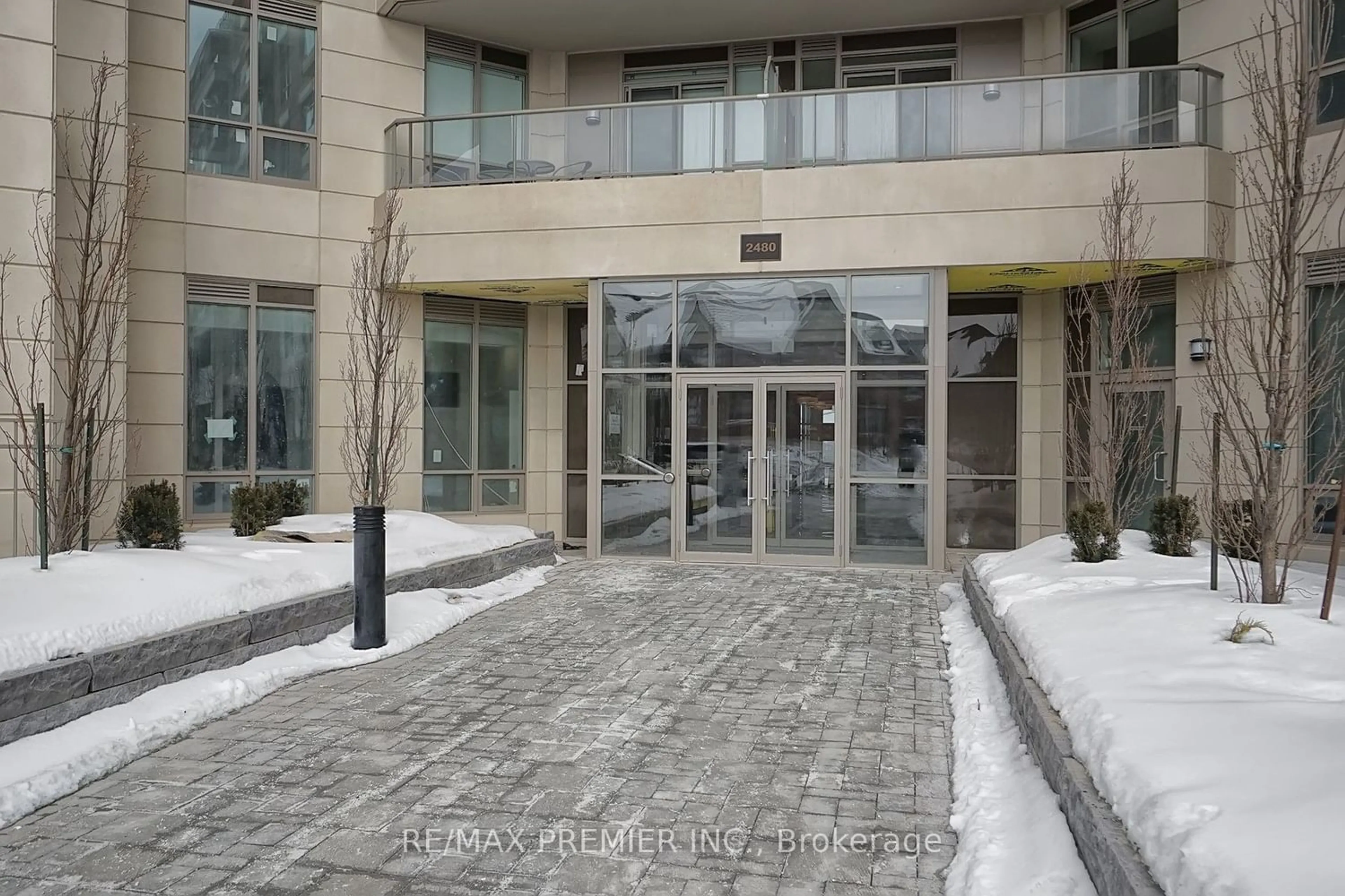 Indoor foyer for 2480 Prince Michael Dr #729, Oakville Ontario L6H 0H1