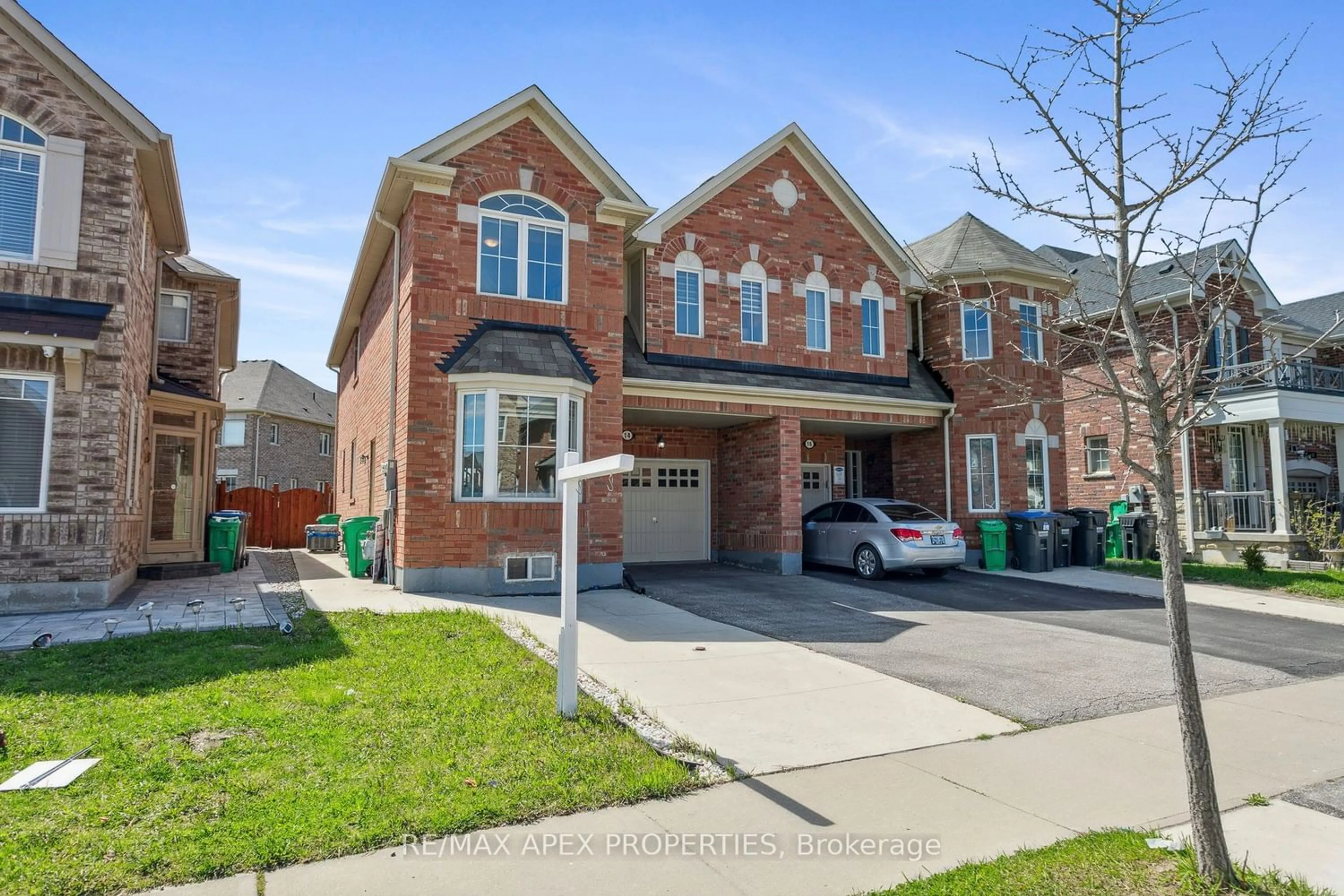 A pic from exterior of the house or condo for 14 Biddens Sq, Brampton Ontario L6P 3R2