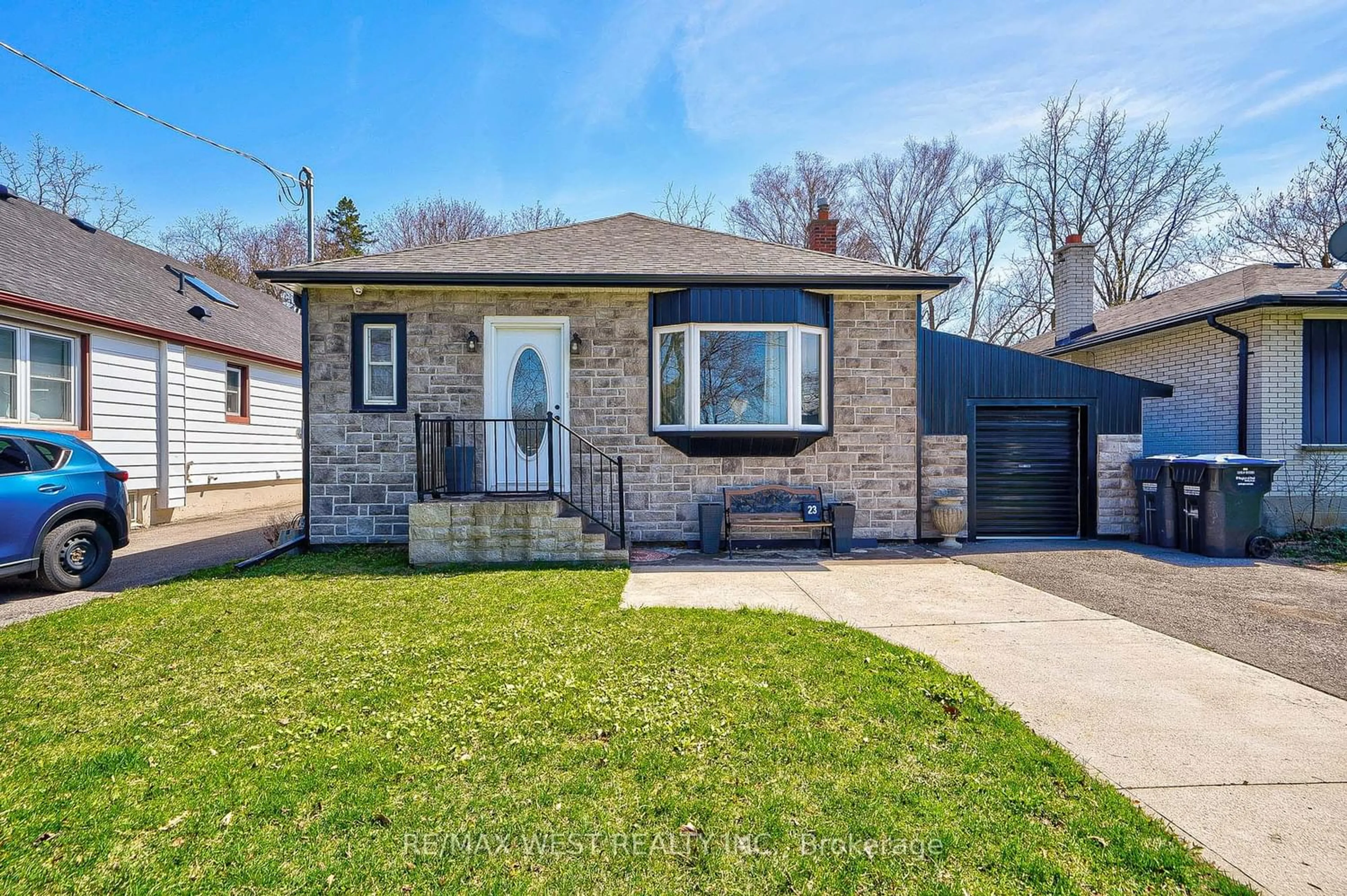 Frontside or backside of a home for 23 Fraser Ave, Brampton Ontario L5B 2K9