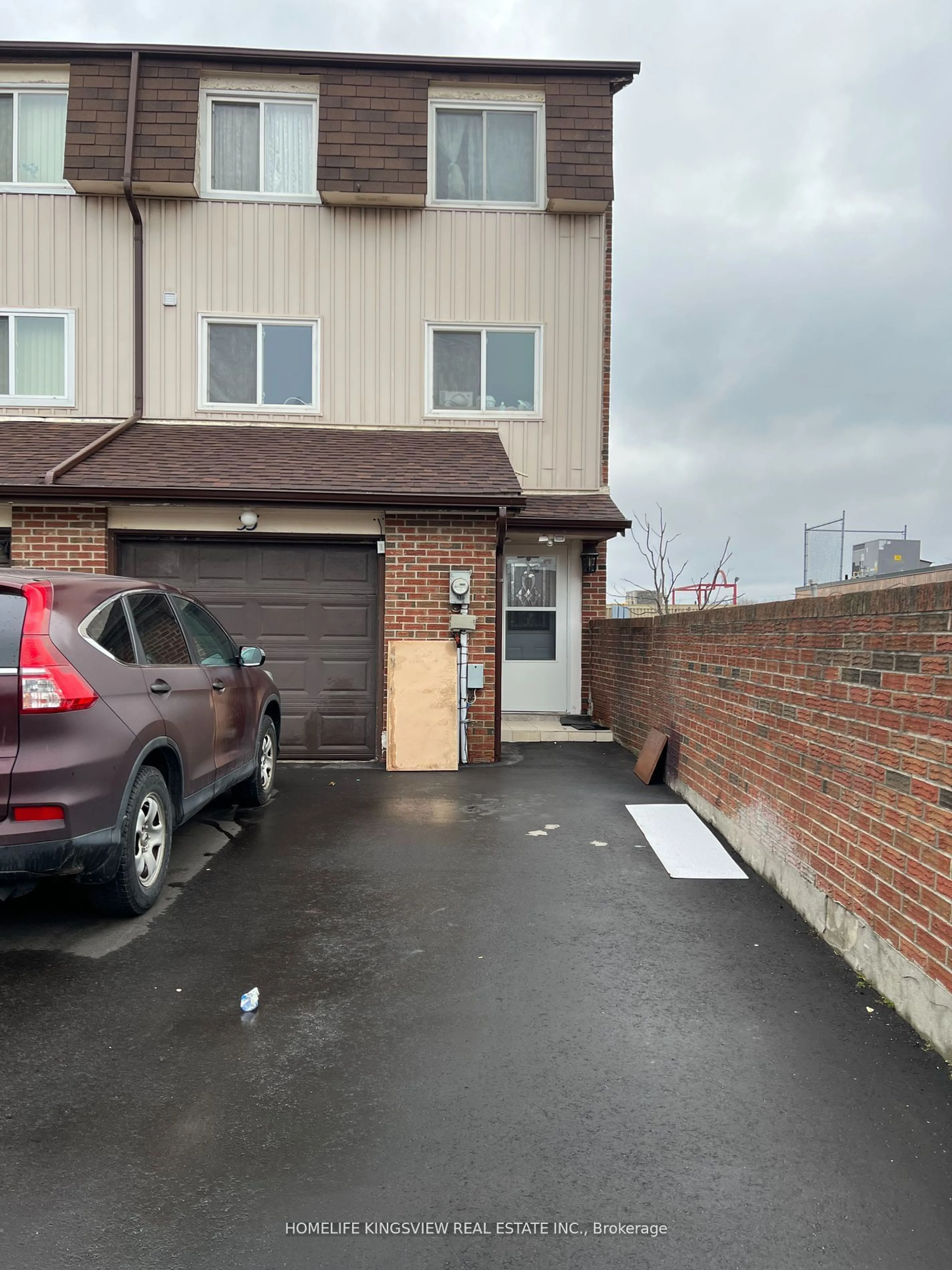 A pic from exterior of the house or condo for 35 San Robertoway #23, Toronto Ontario M3L 2J4