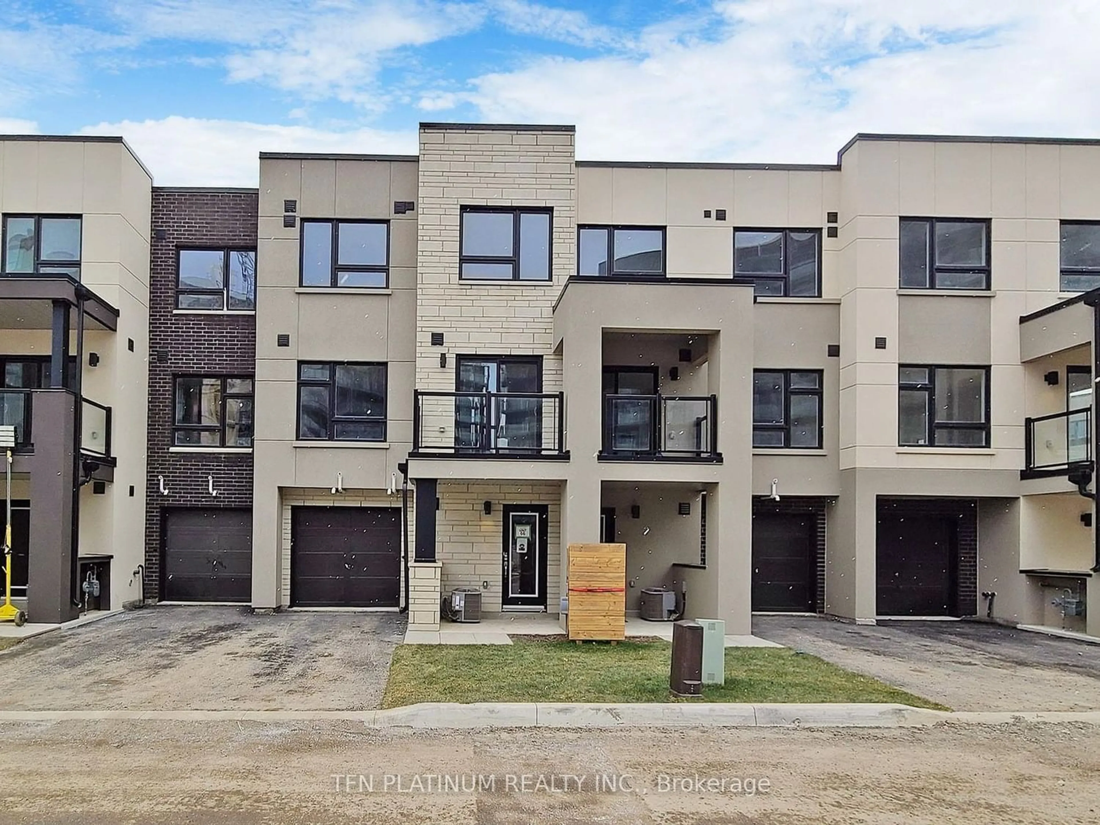 A pic from exterior of the house or condo for 3195 Bastedo Common #66, Burlington Ontario L7M 2A9