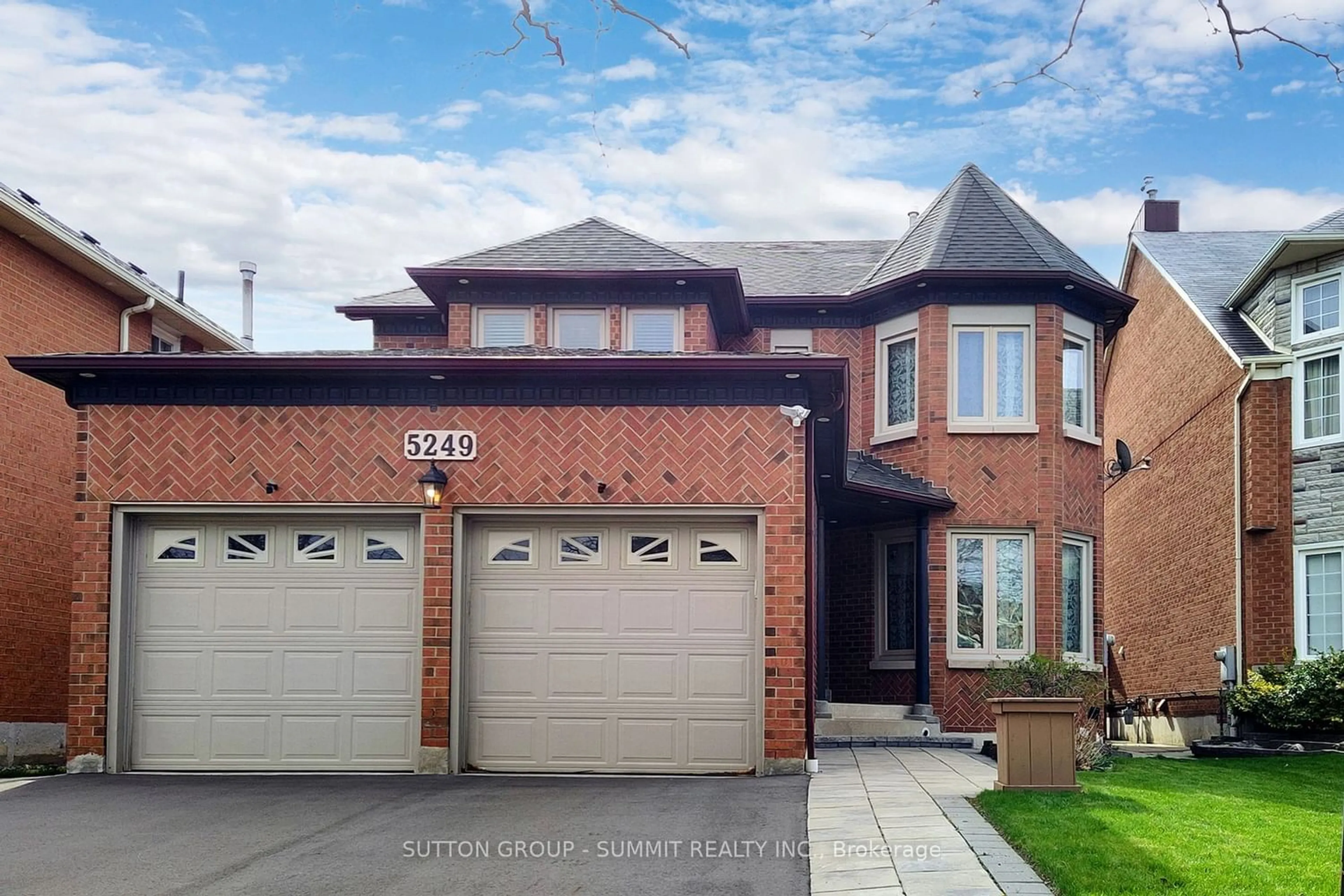 Home with brick exterior material for 5249 Champlain Tr, Mississauga Ontario L5R 2Z2