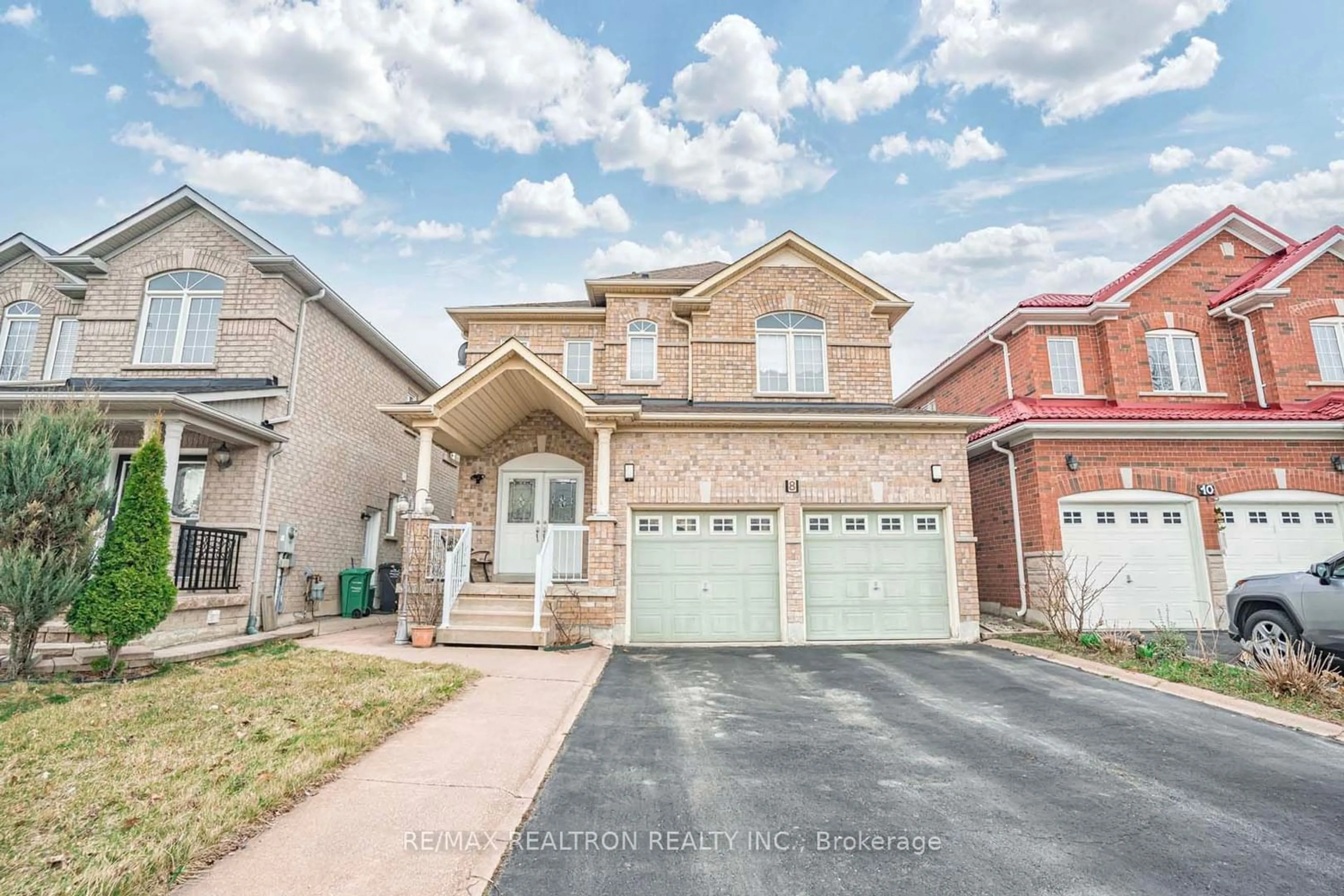 Frontside or backside of a home for 8 Alfonso Cres, Brampton Ontario L6P 1S4