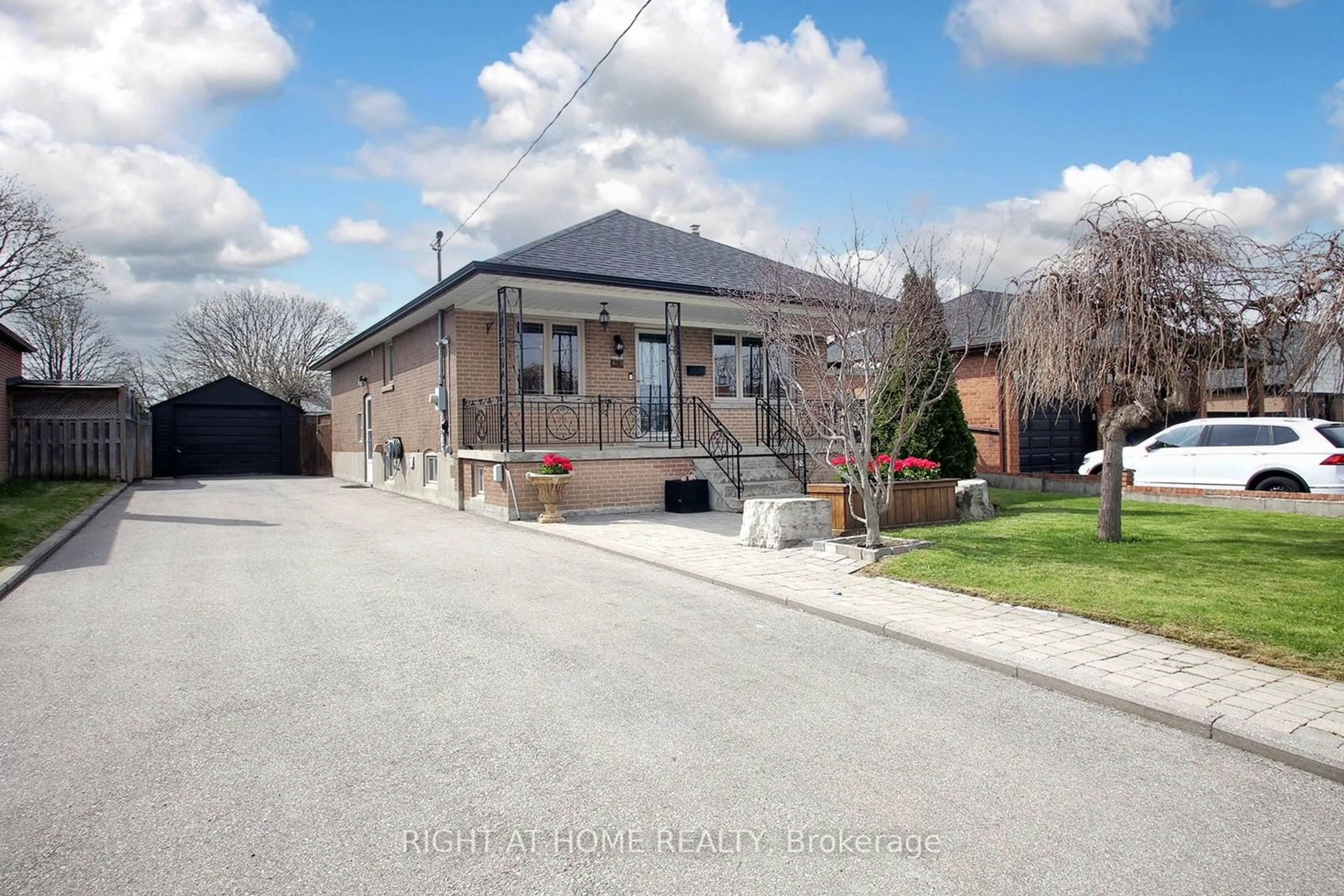 Street view for 39 Bunnel Cres, Toronto Ontario M3M 2B8