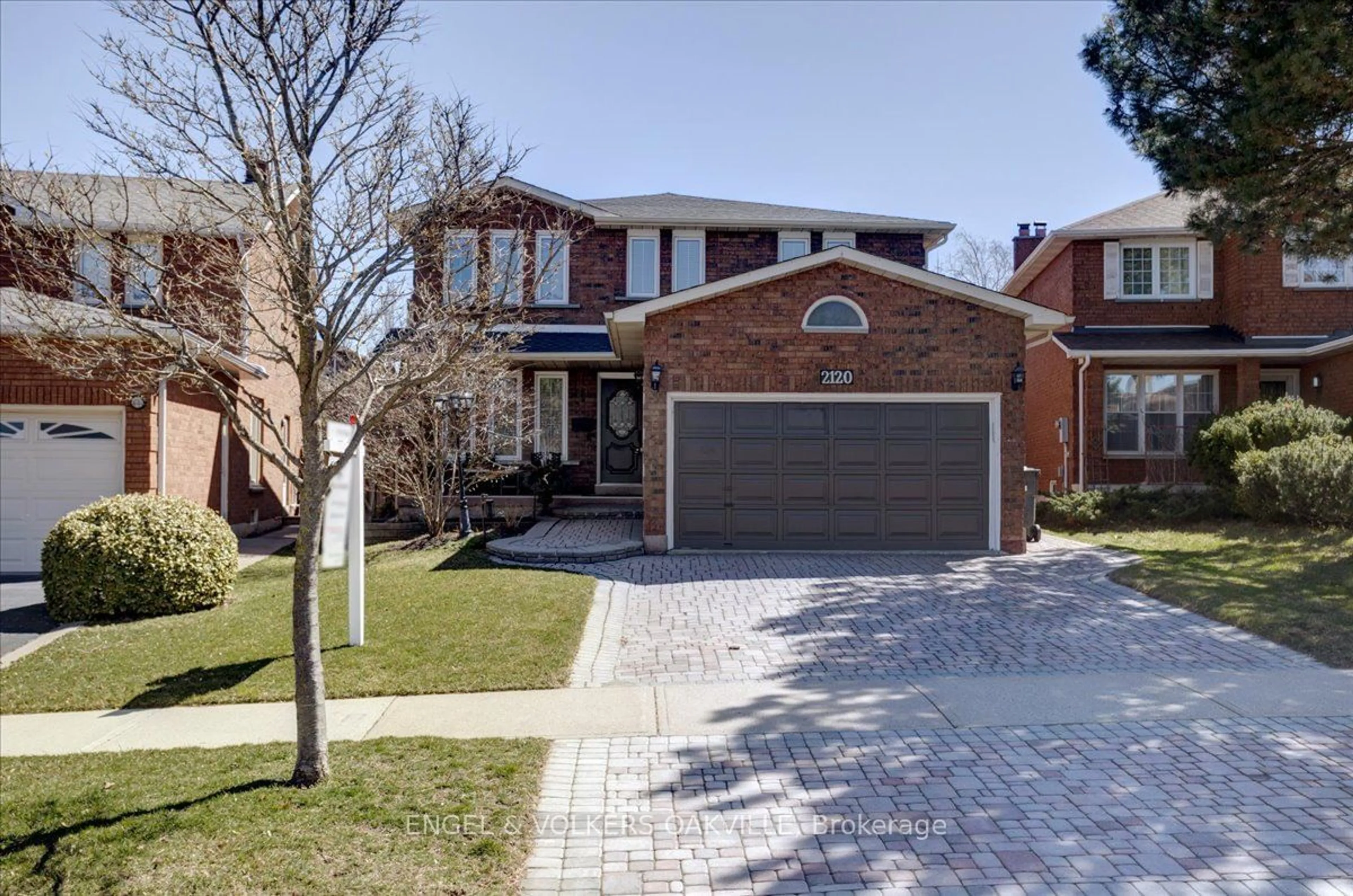 Home with brick exterior material for 2120 Wincanton Cres, Mississauga Ontario L5M 3E4