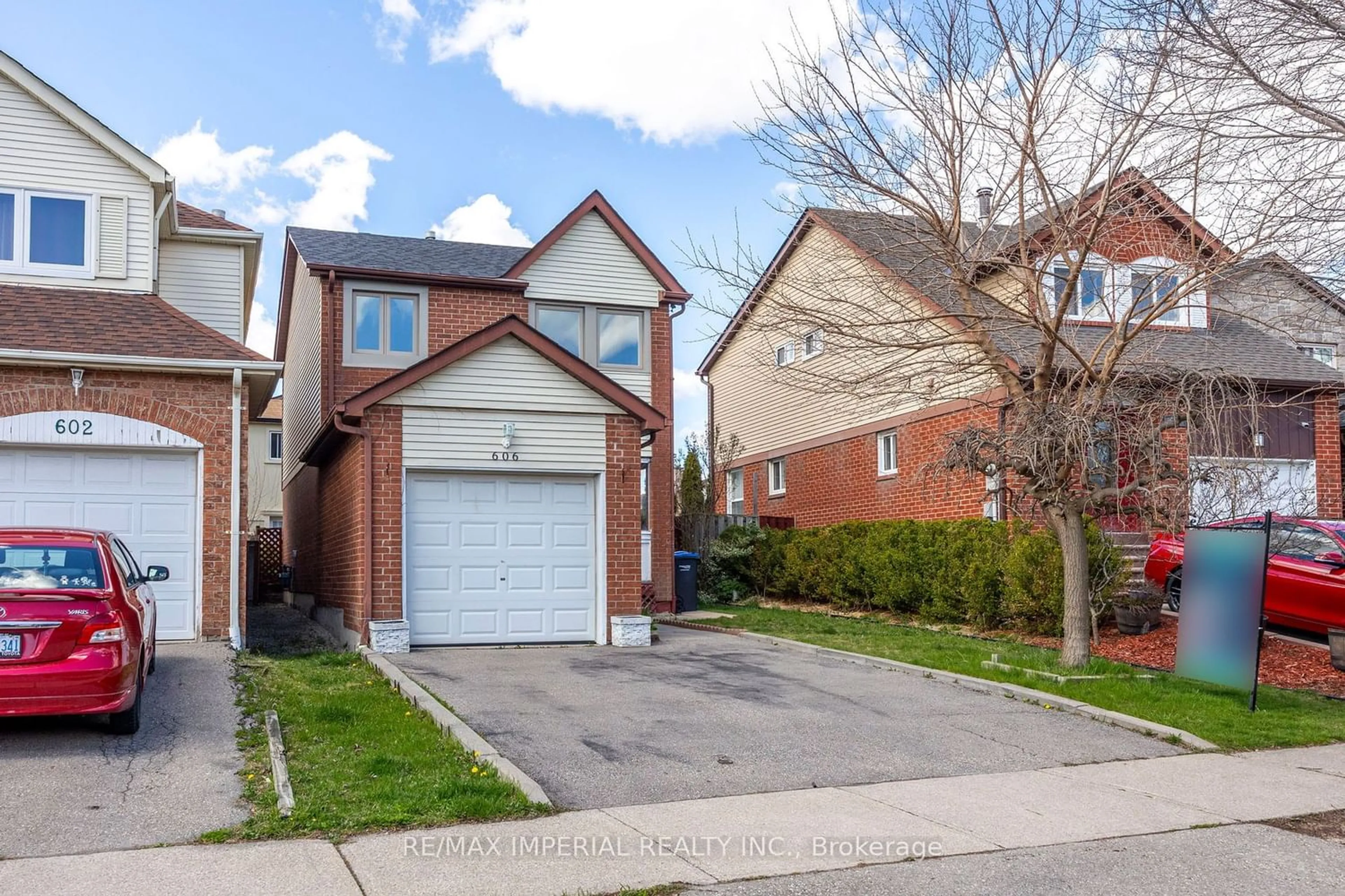 A pic from exterior of the house or condo for 606 Galloway Cres, Mississauga Ontario L5C 3X1