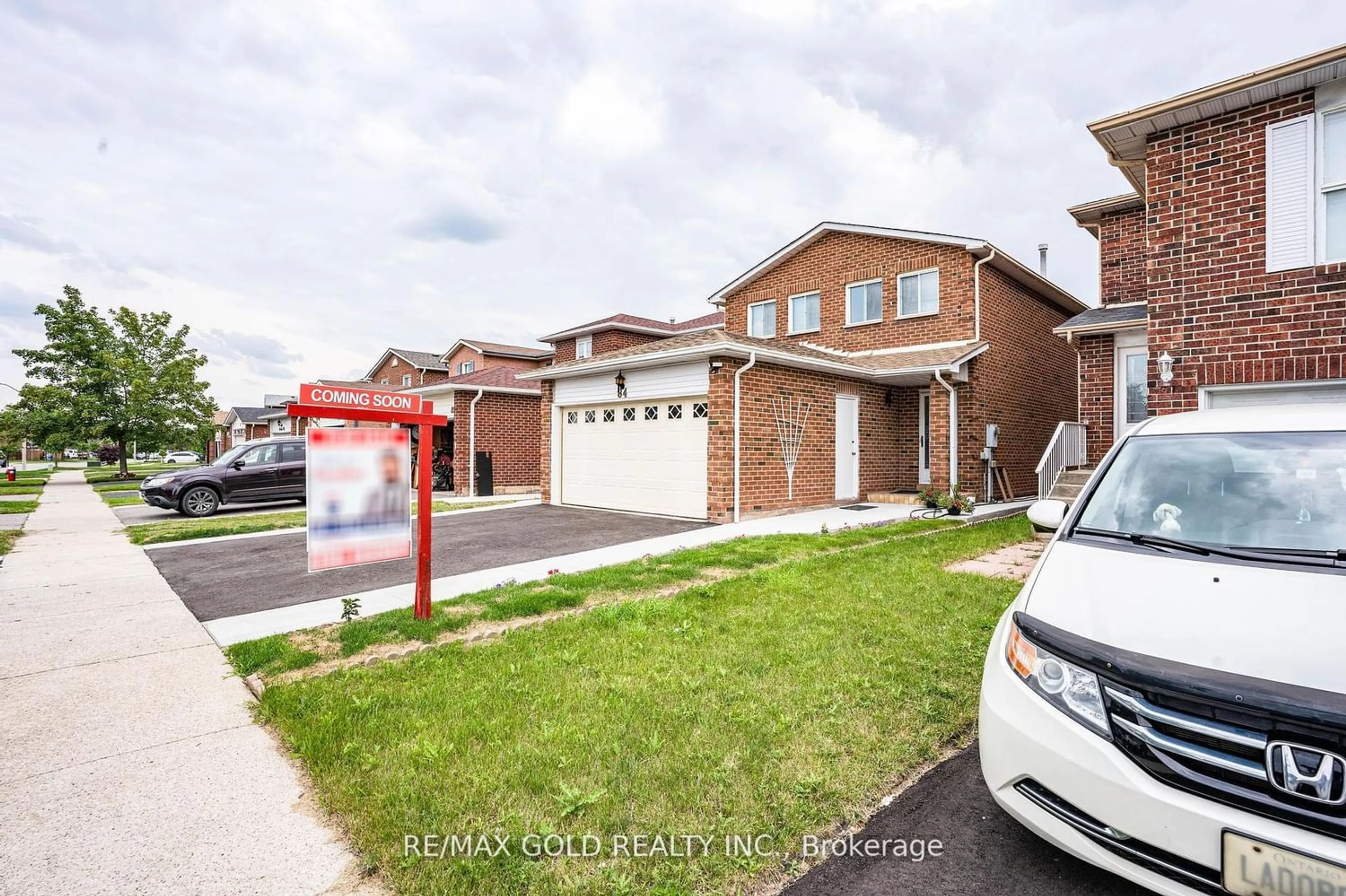 Frontside or backside of a home for 84 Metzak Dr, Brampton Ontario L6Z 4N4