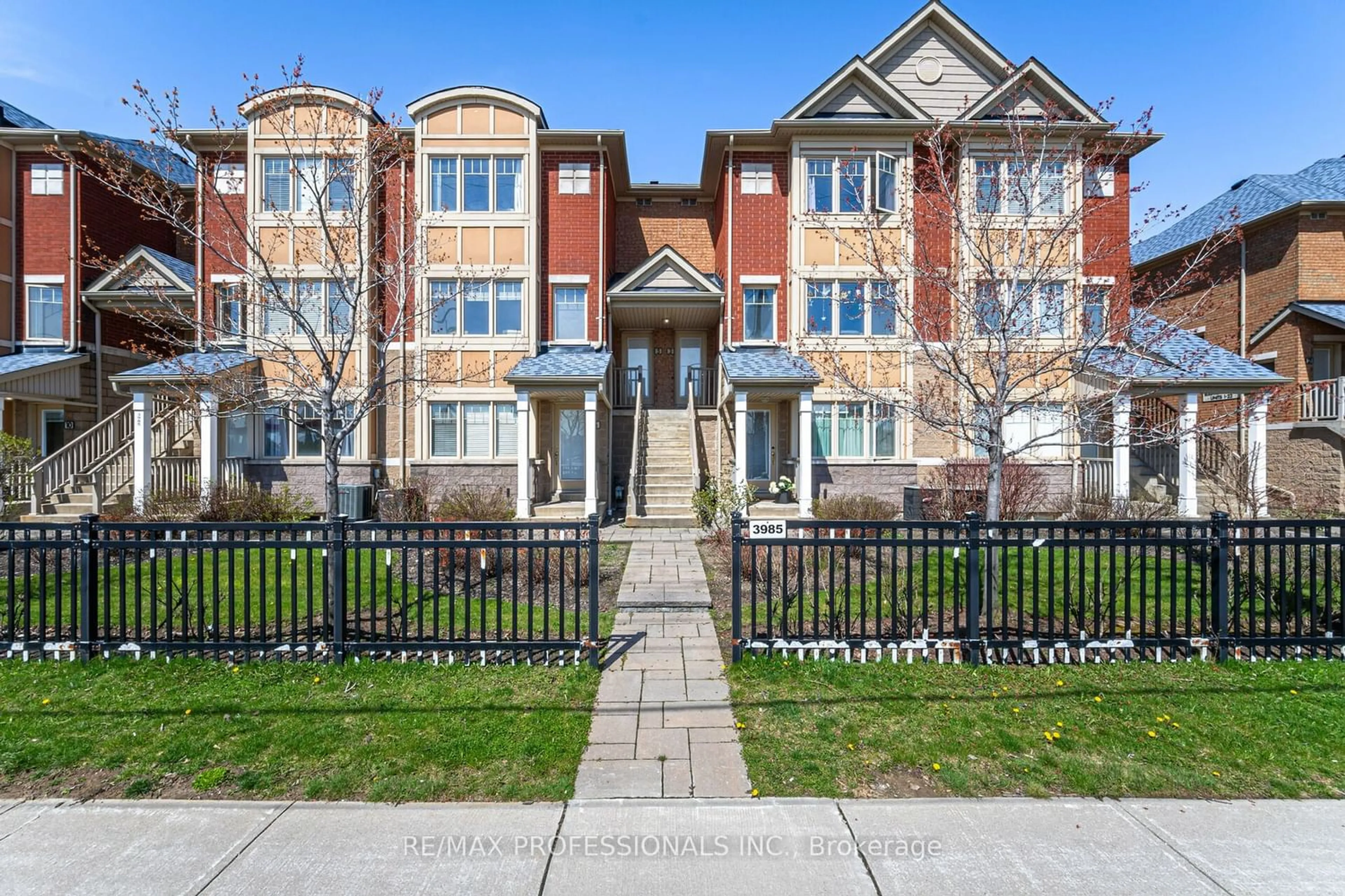 A pic from exterior of the house or condo for 3985 Eglinton Ave #4, Mississauga Ontario L5M 0E7