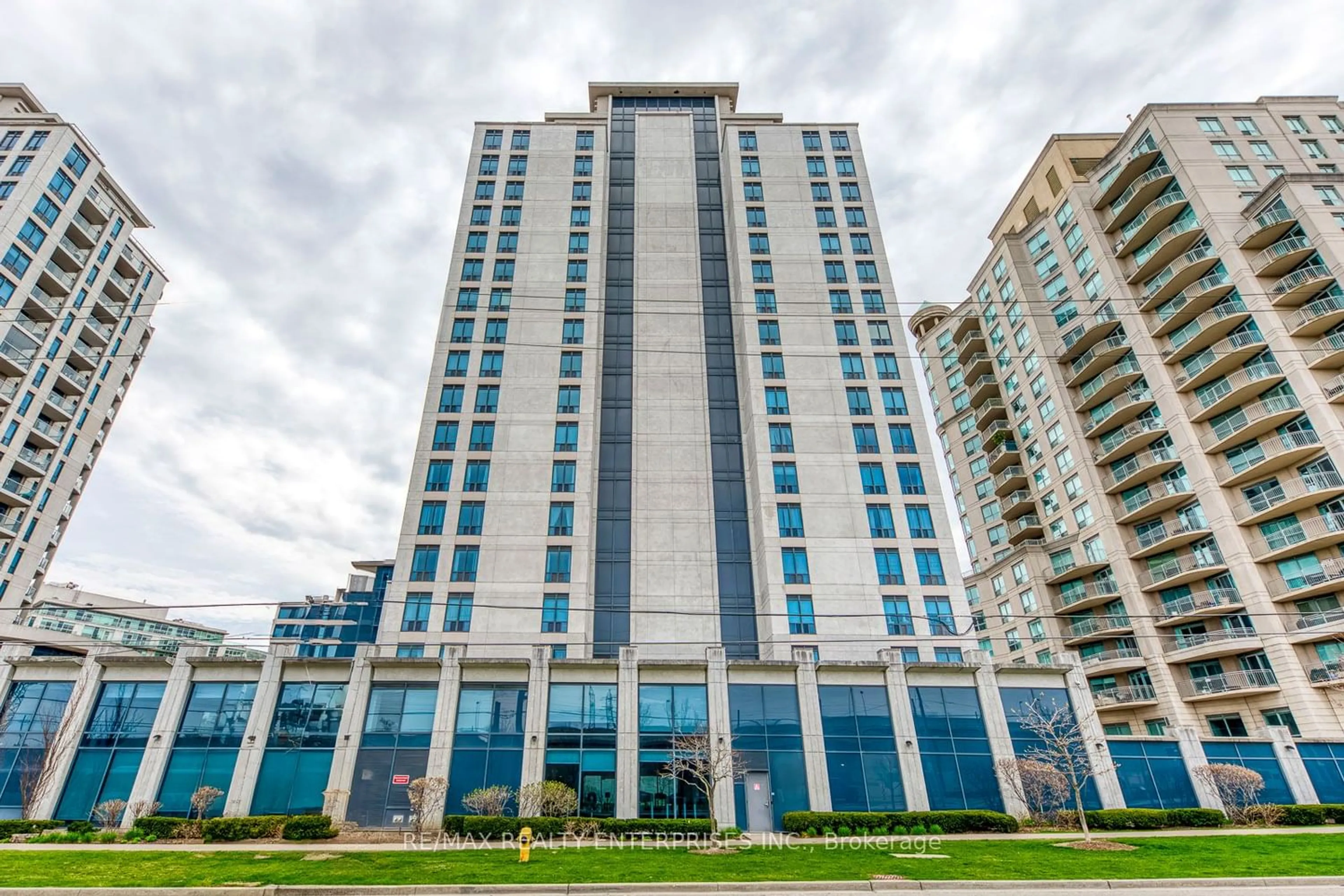 A pic from exterior of the house or condo for 2087 Lake Shore Blvd #1106, Toronto Ontario M8V 4G3