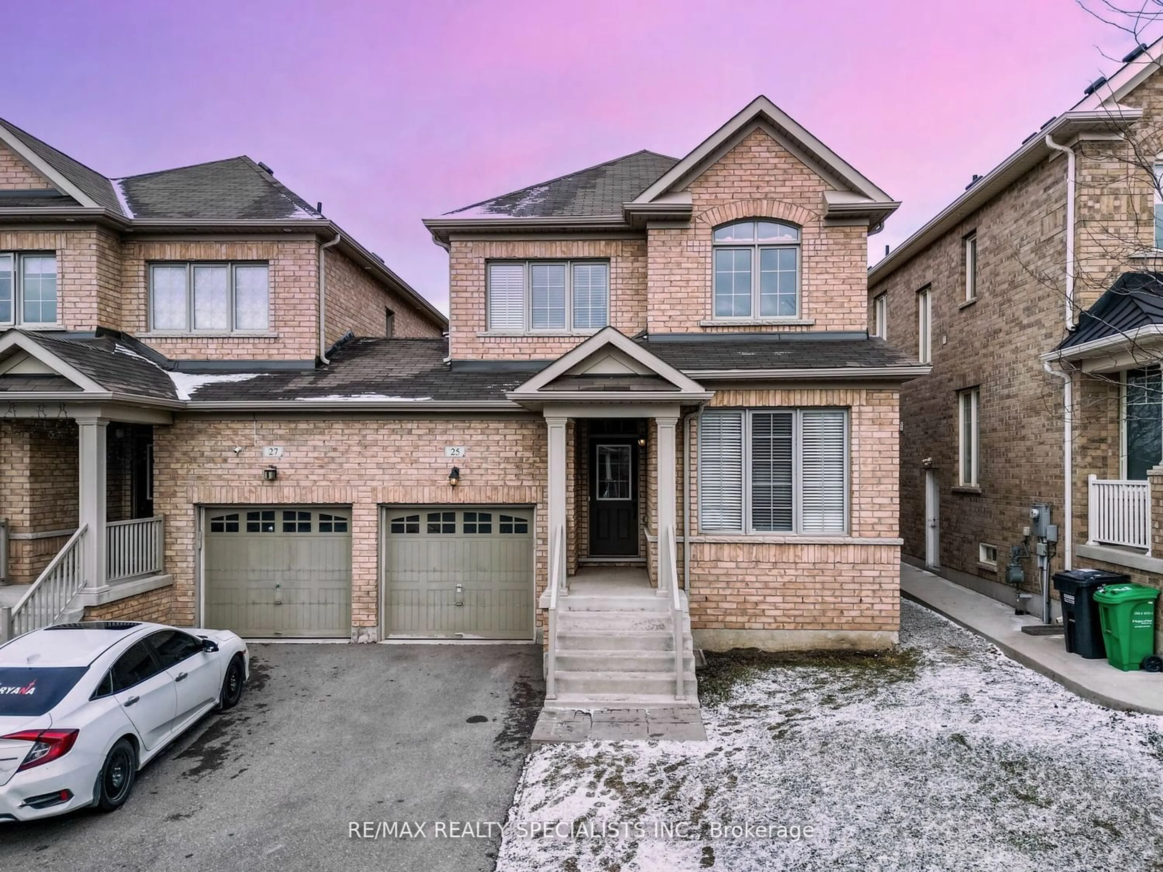 Frontside or backside of a home for 25 Chesterwood Cres, Brampton Ontario L6Y 0Z3