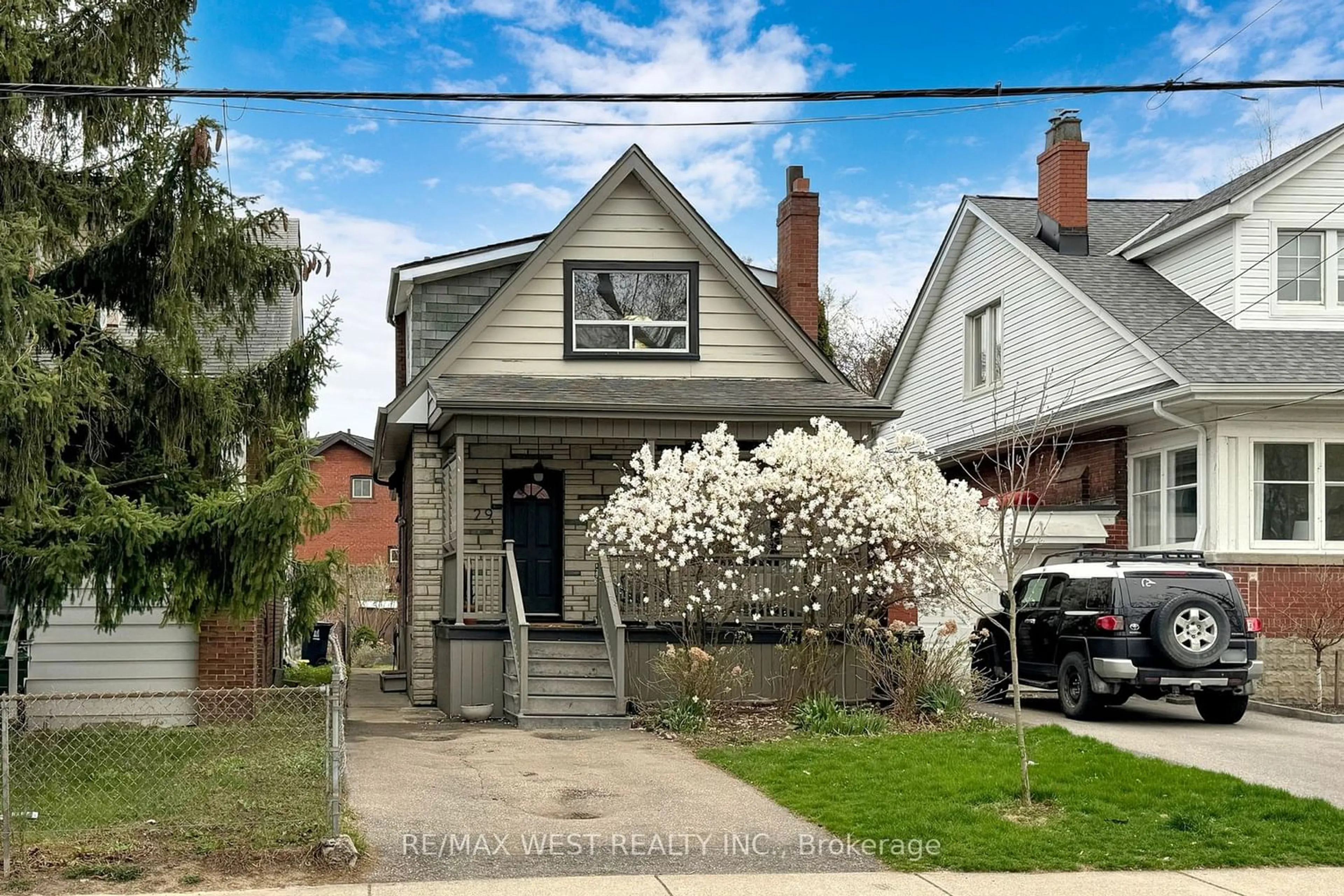Frontside or backside of a home for 29 Hillside Ave, Toronto Ontario M8V 1S5