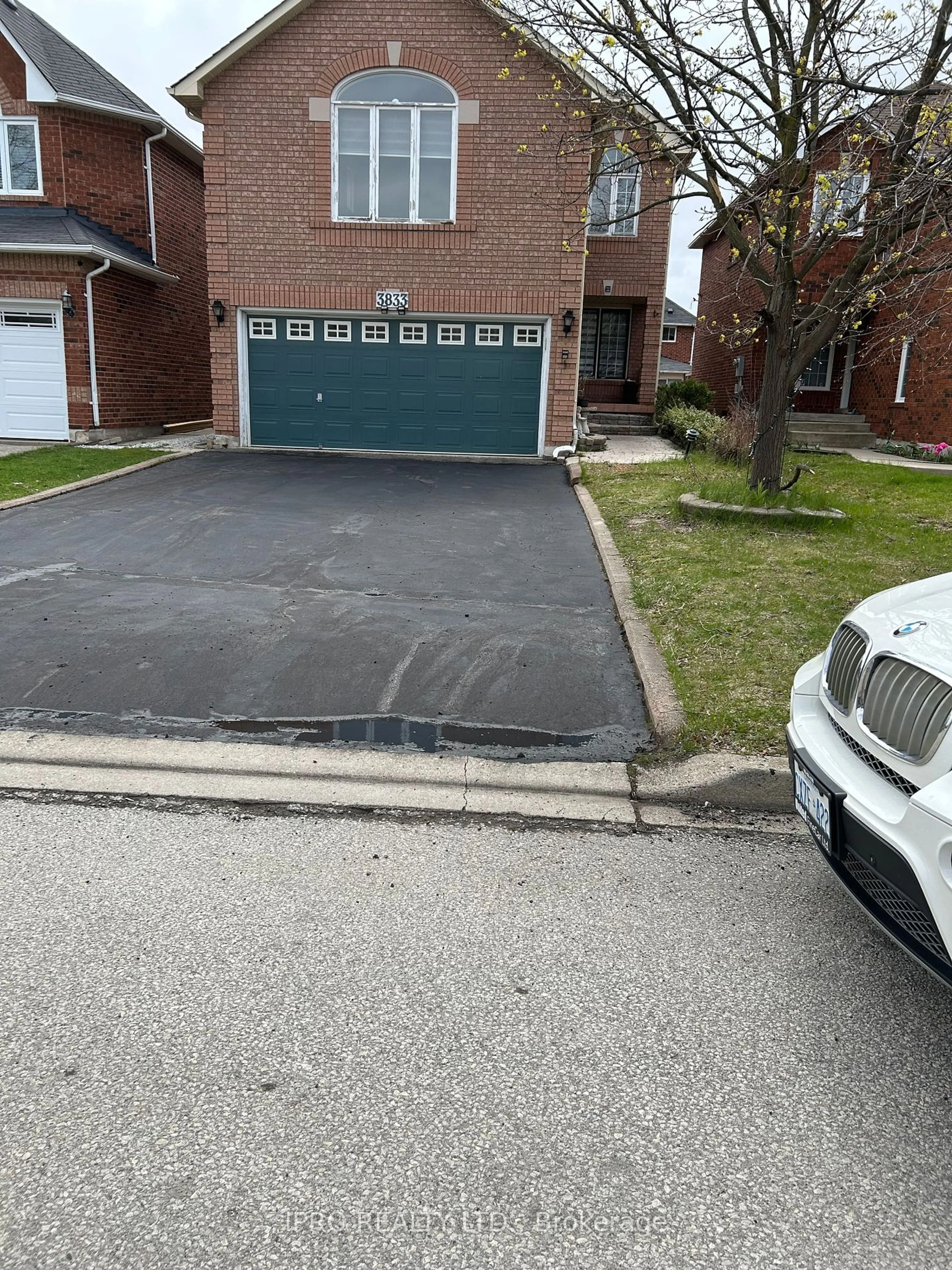 Frontside or backside of a home for 3833 Althorpe Circ, Mississauga Ontario L5N 7G3