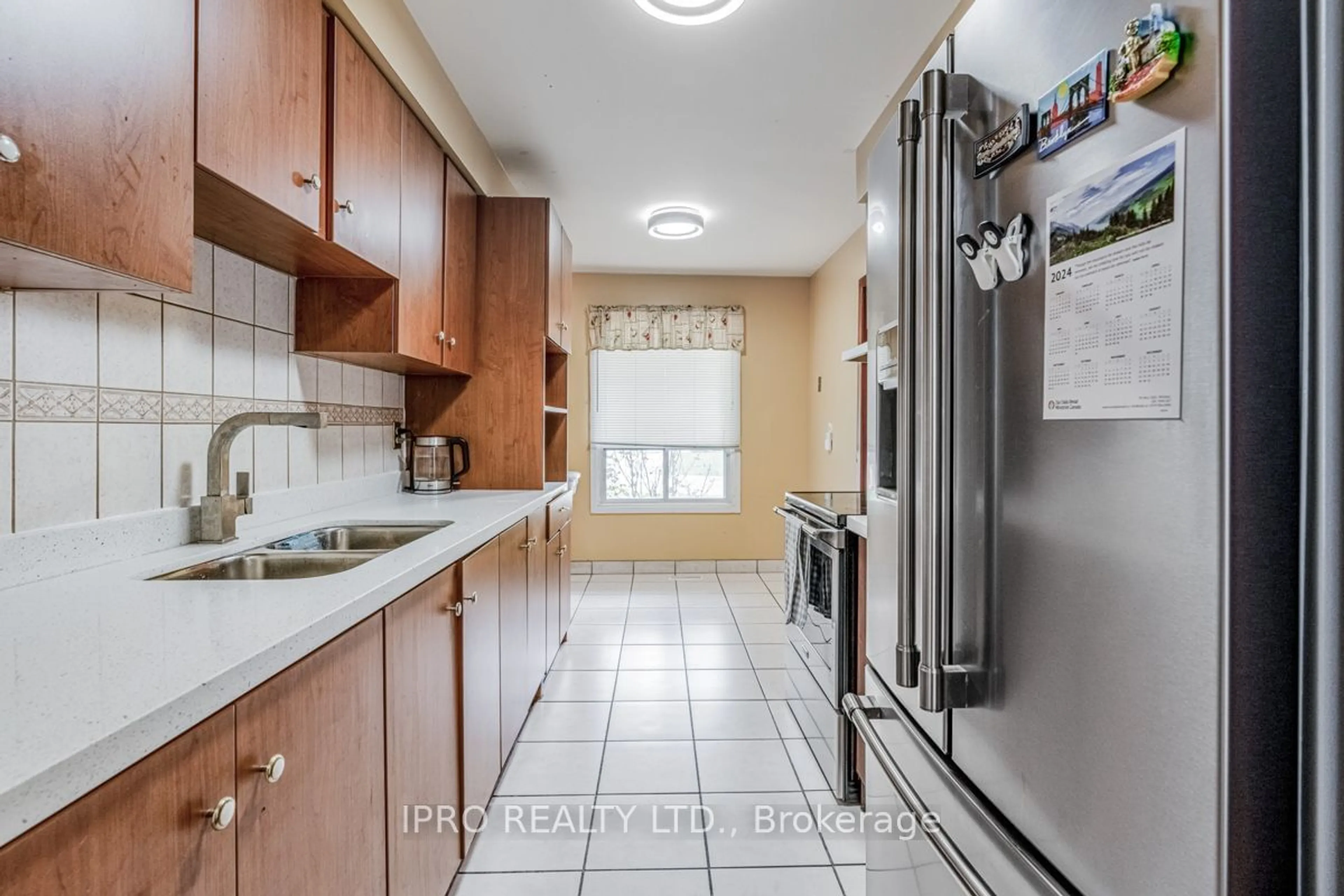 Standard kitchen for 5536 Montevideo Rd #56, Mississauga Ontario L5N 2P4