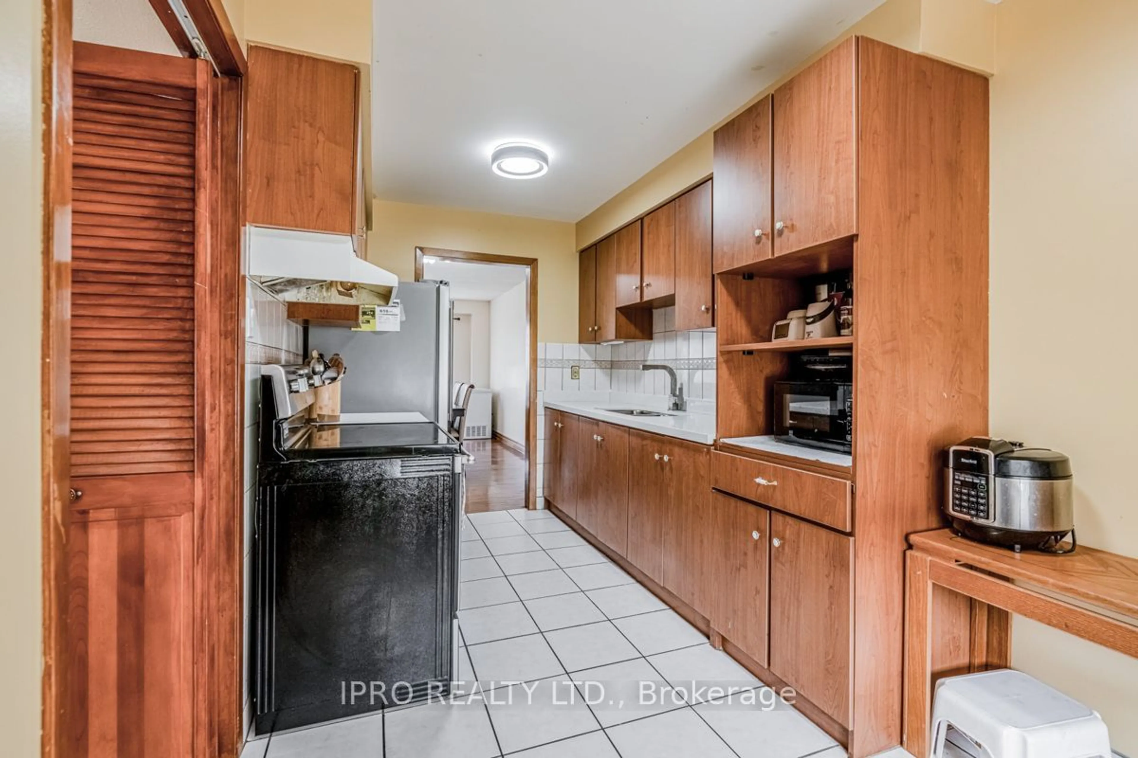 Kitchen for 5536 Montevideo Rd #56, Mississauga Ontario L5N 2P4