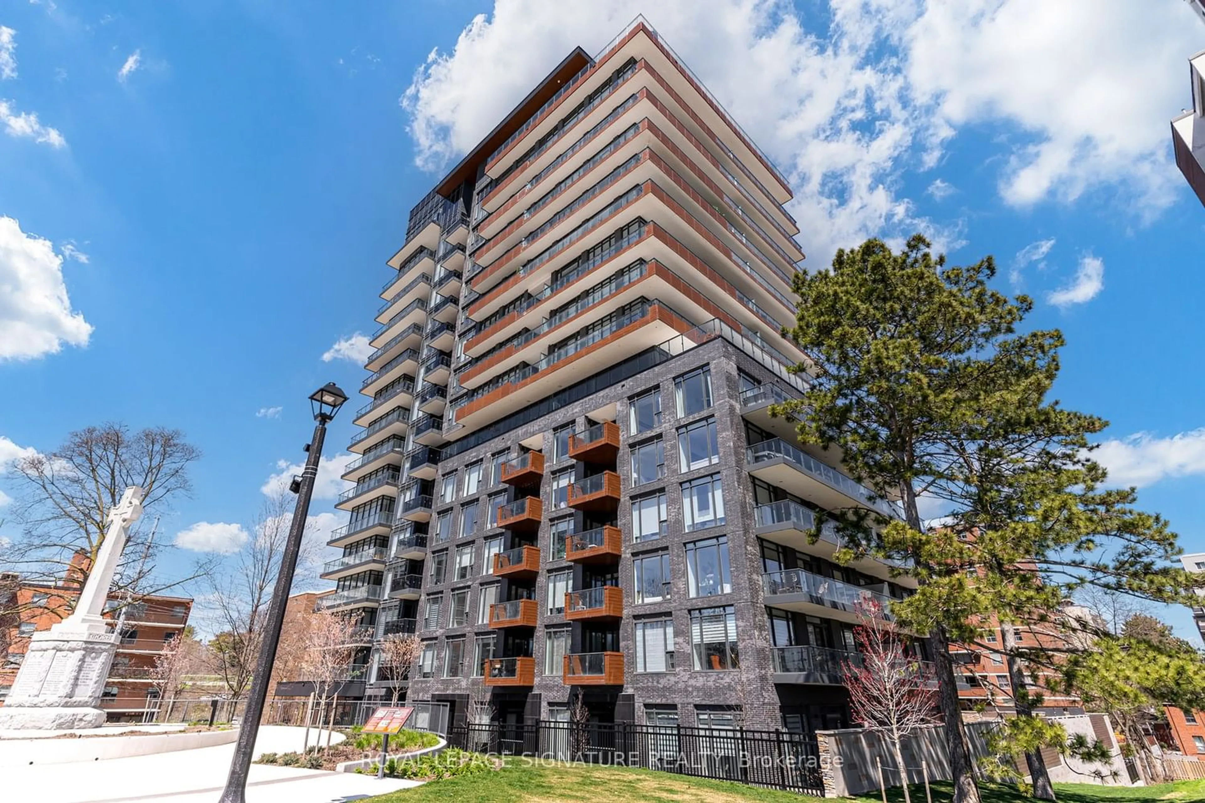 A pic from exterior of the house or condo for 21 Park St #601, Mississauga Ontario L5B 1L7