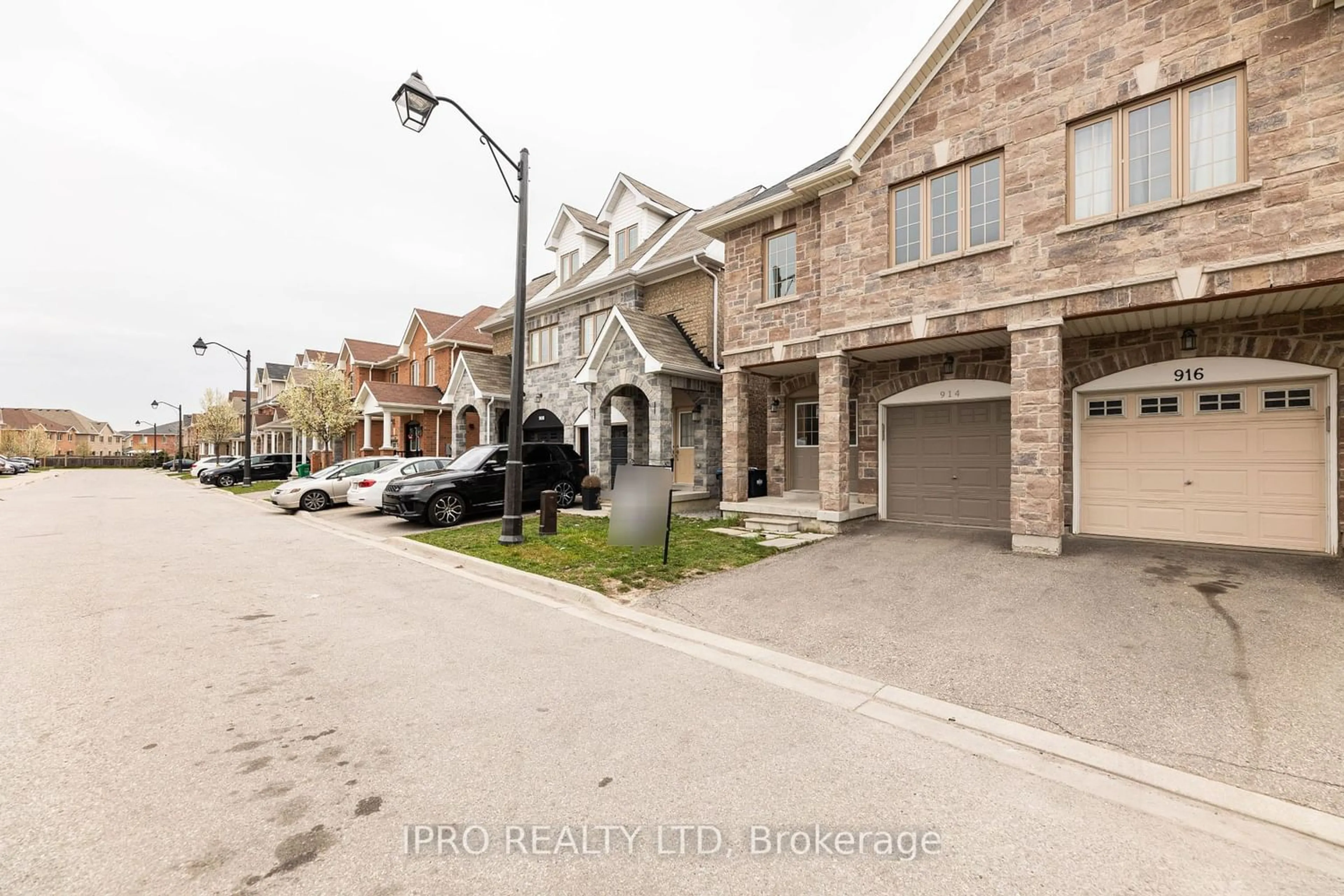 Street view for 914 Francine Cres, Mississauga Ontario L5V 0E2