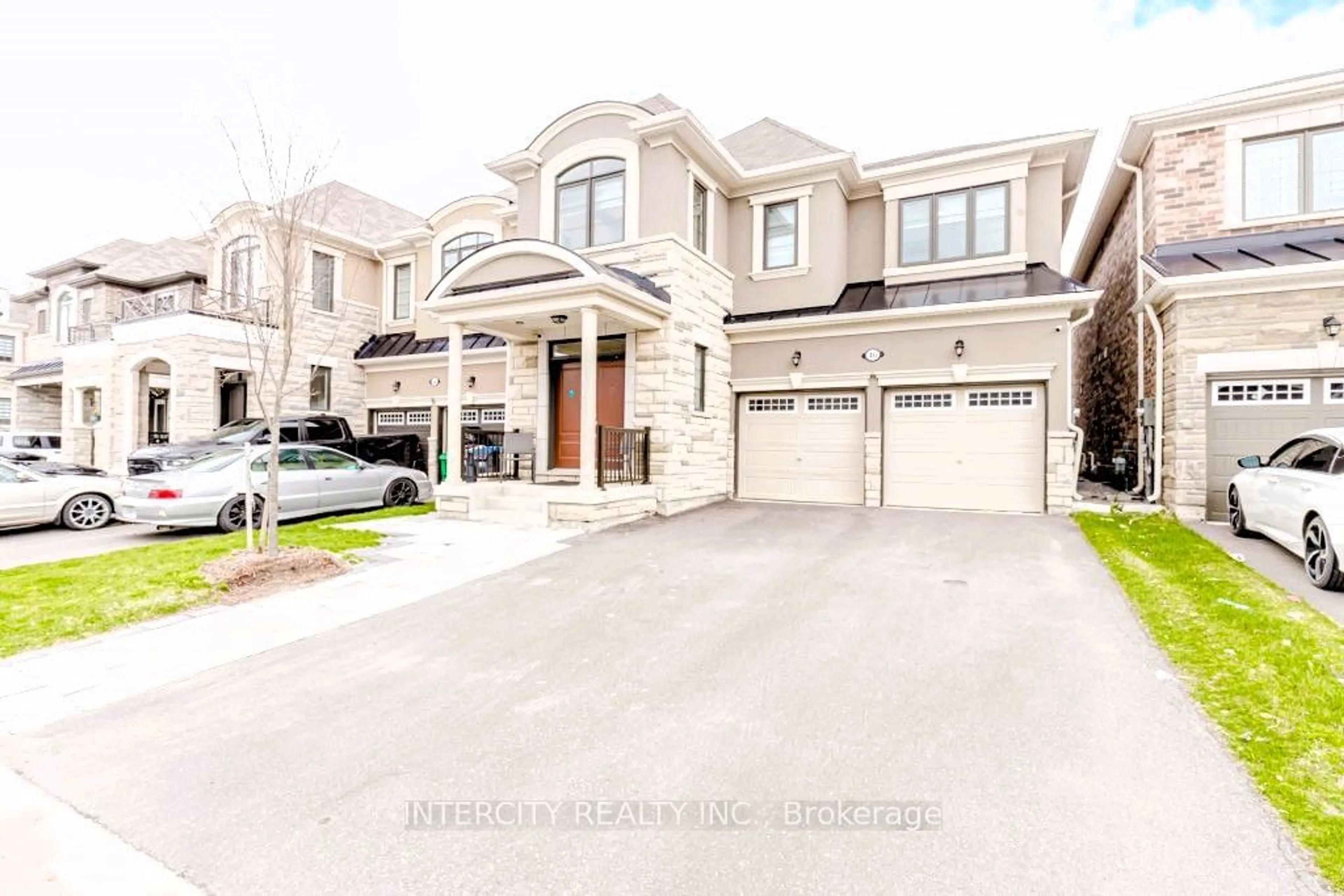 Frontside or backside of a home for 46 Eberly Woods Dr, Caledon Ontario L7C 4J2