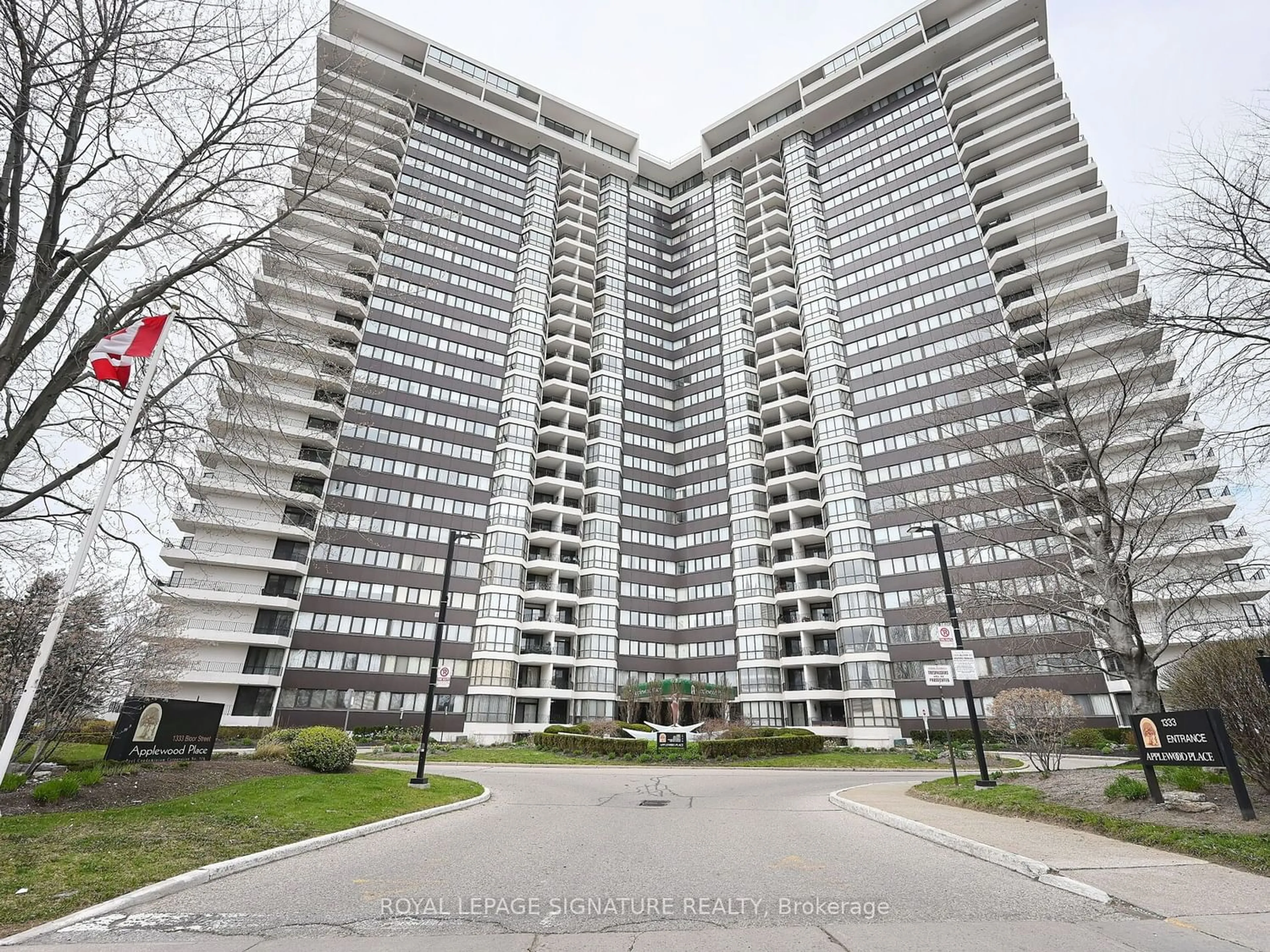 A pic from exterior of the house or condo for 1333 Bloor St #914, Mississauga Ontario L4Y 3T6