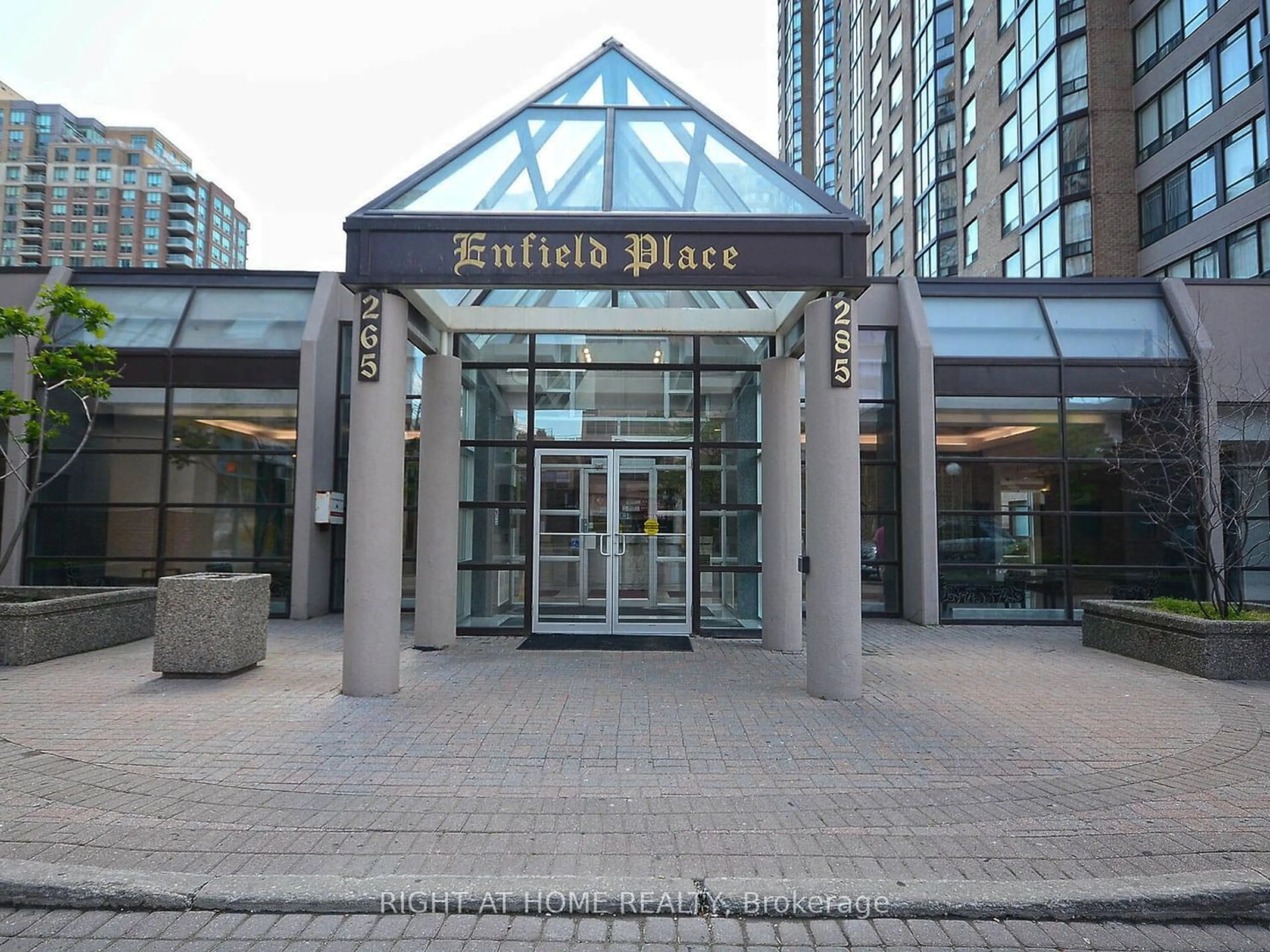 Indoor foyer for 265 Enfield Pl #1707, Mississauga Ontario L5B 3Y7