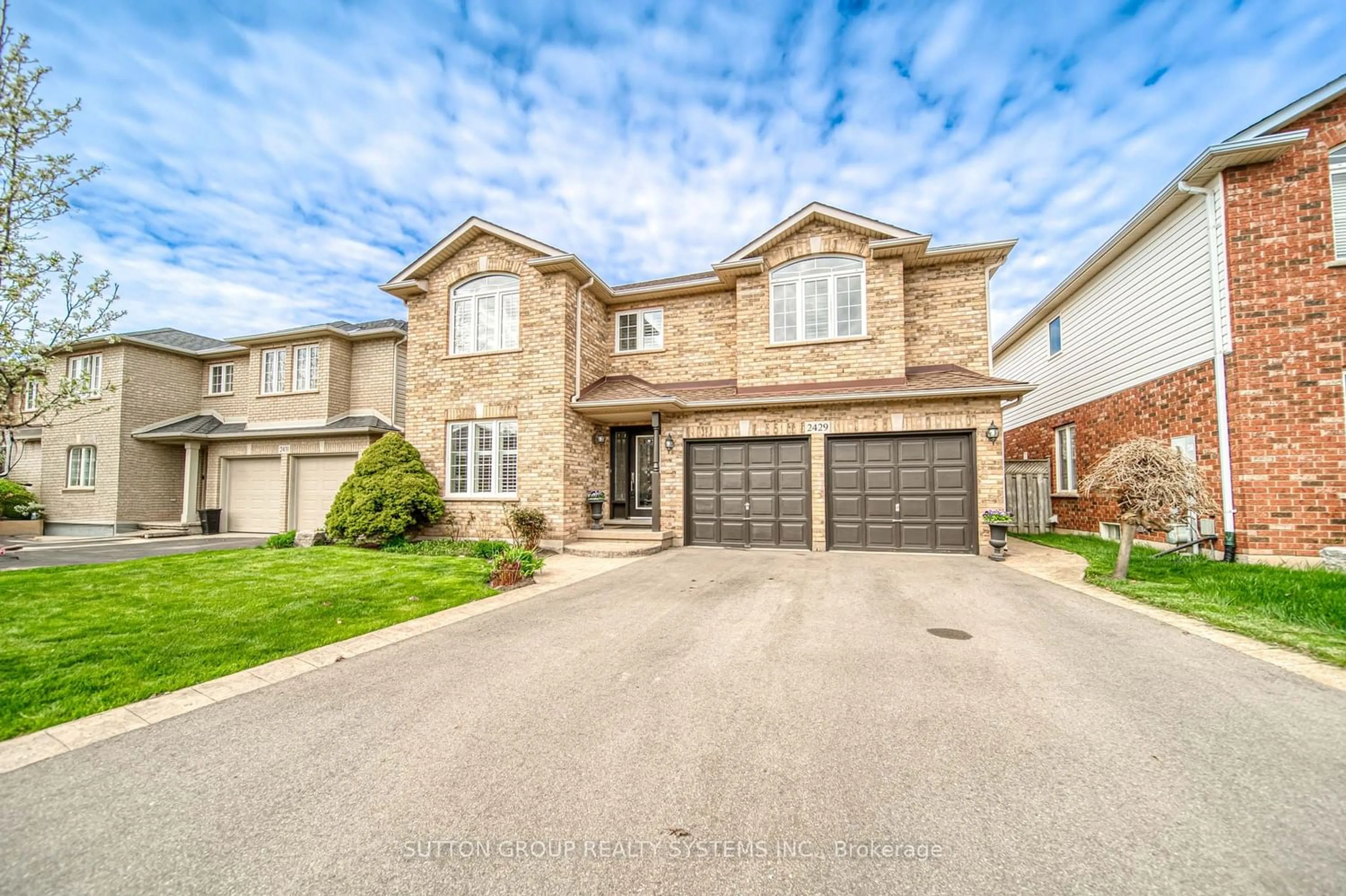 Frontside or backside of a home for 2429 Orchard Rd, Burlington Ontario L7L 6X8