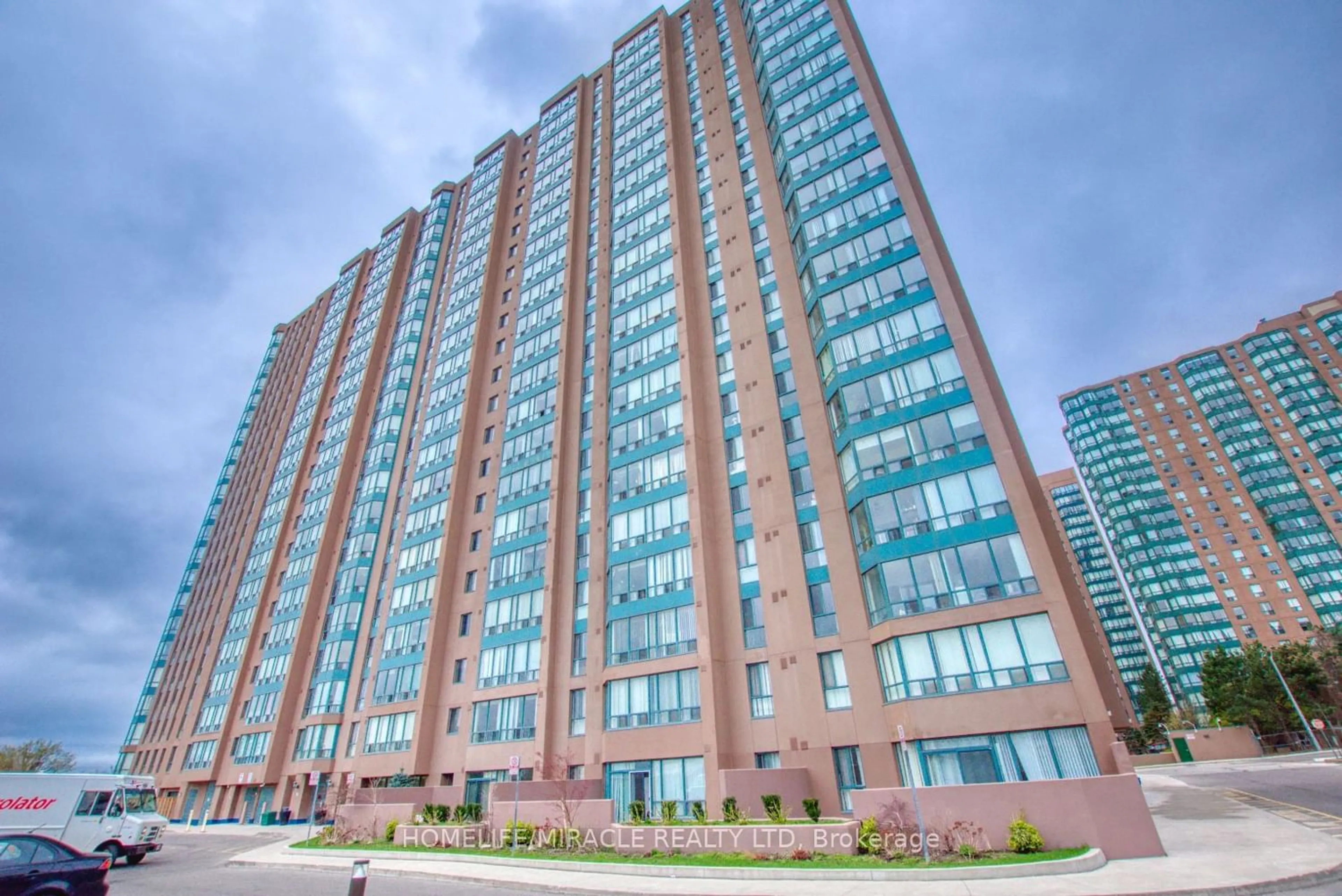 A pic from exterior of the house or condo for 115 Hillcrest Ave #605, Mississauga Ontario L5B 3Y9