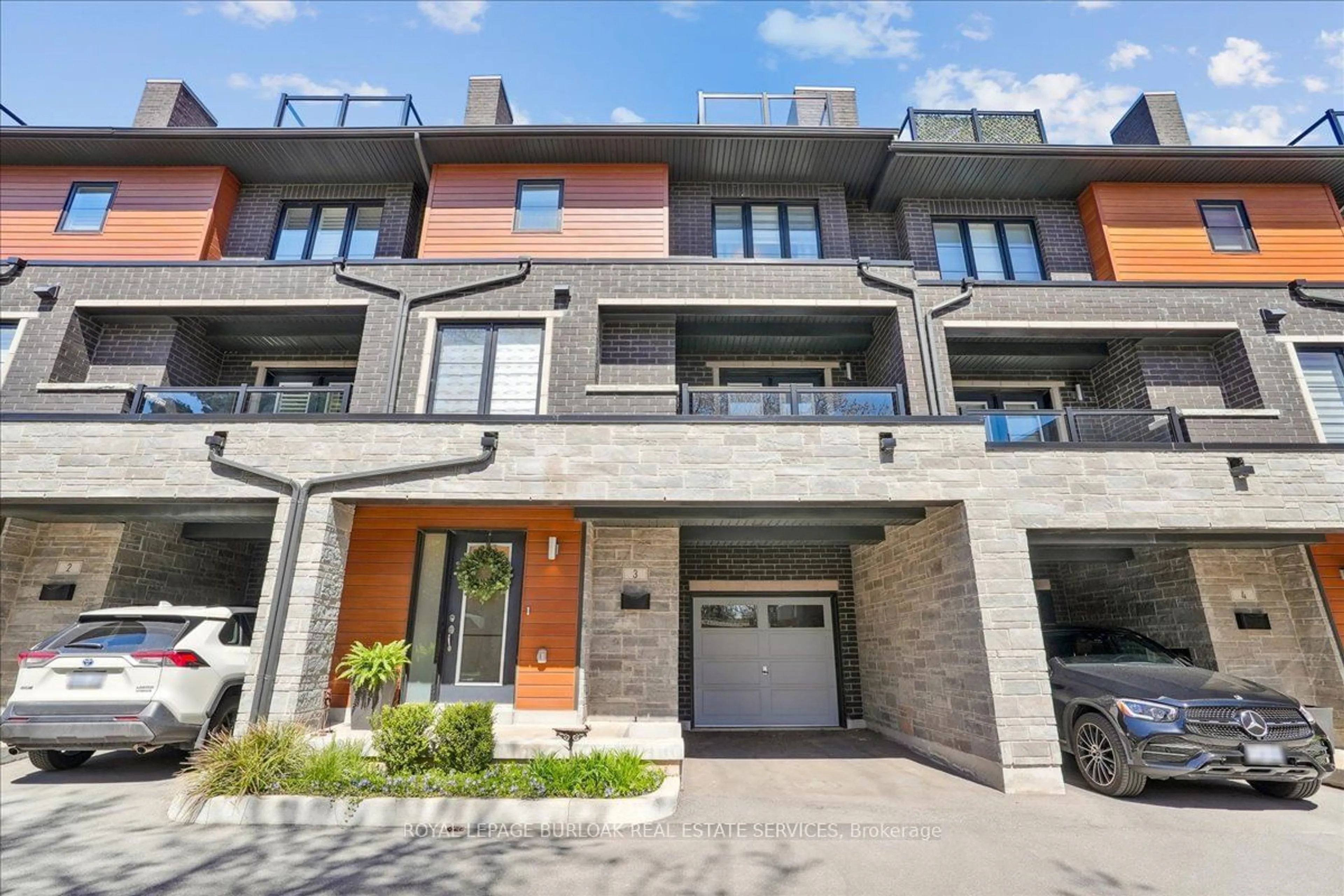 A pic from exterior of the house or condo for 2071 Ghent Ave #3, Burlington Ontario L7R 1Y4