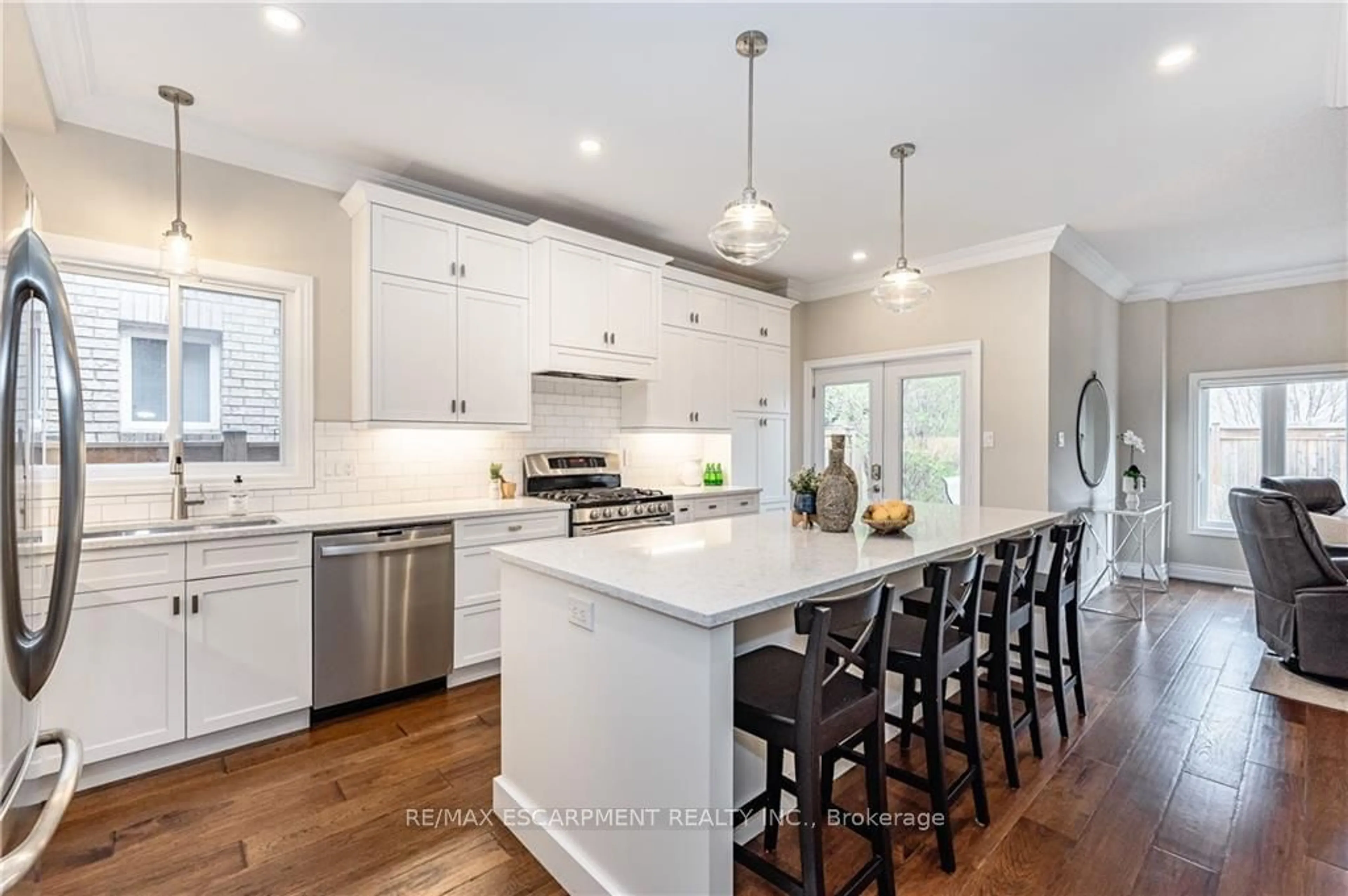 Contemporary kitchen for 2389 Valley Heights Cres, Oakville Ontario L6H 6X1
