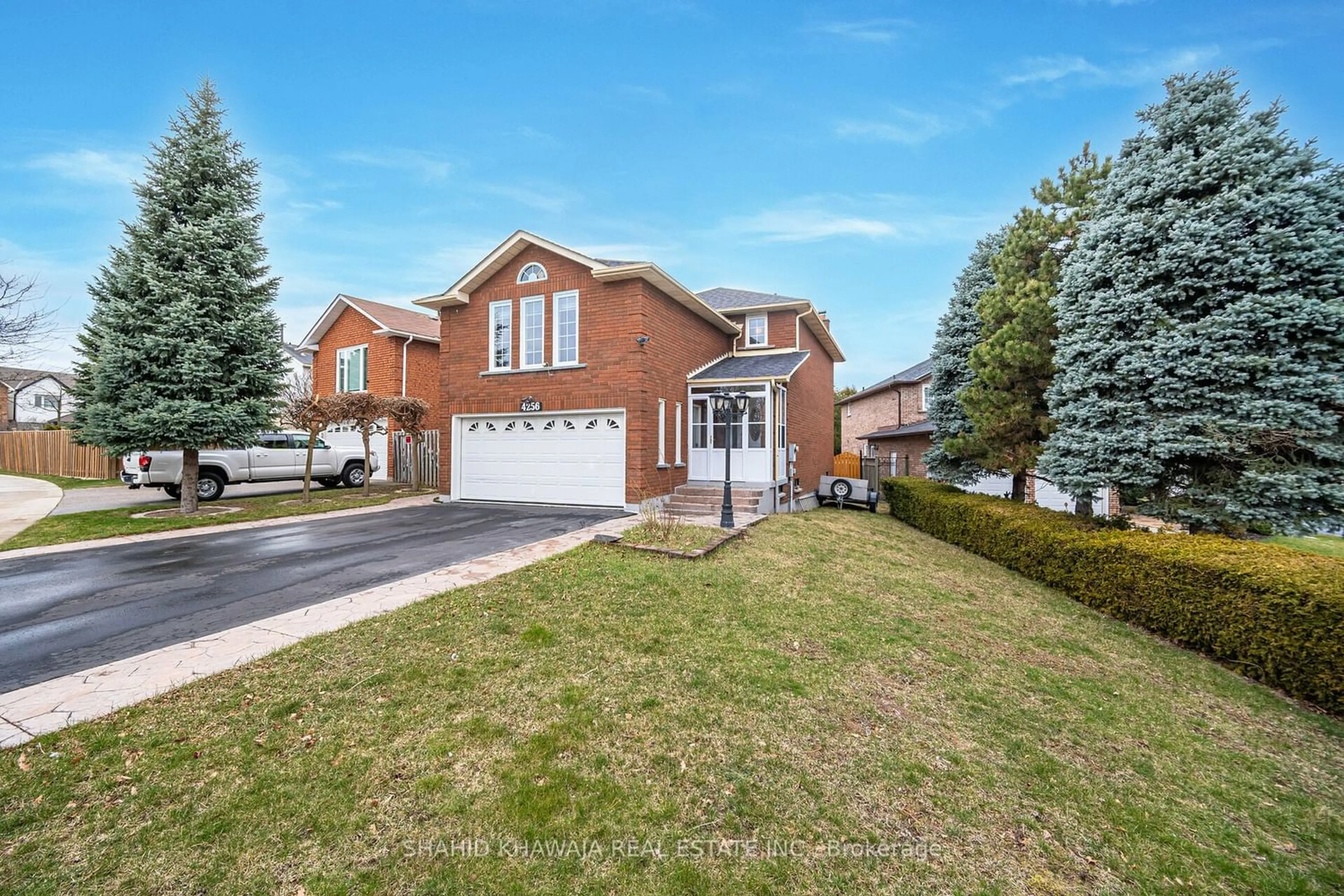 Frontside or backside of a home for 4256 Elora Dr, Mississauga Ontario L5B 3H9
