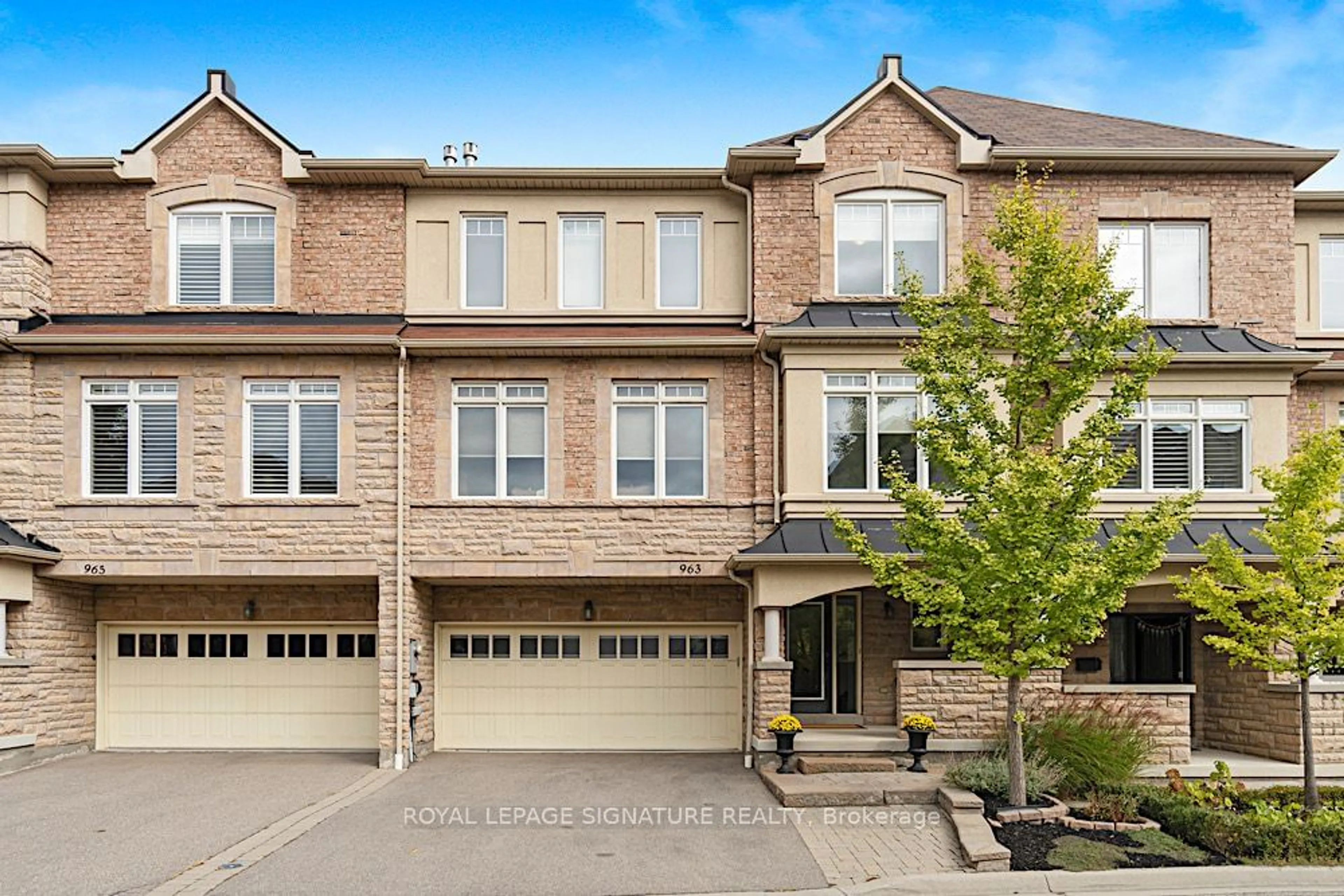A pic from exterior of the house or condo for 963 Toscana Pl, Mississauga Ontario L5J 0A6