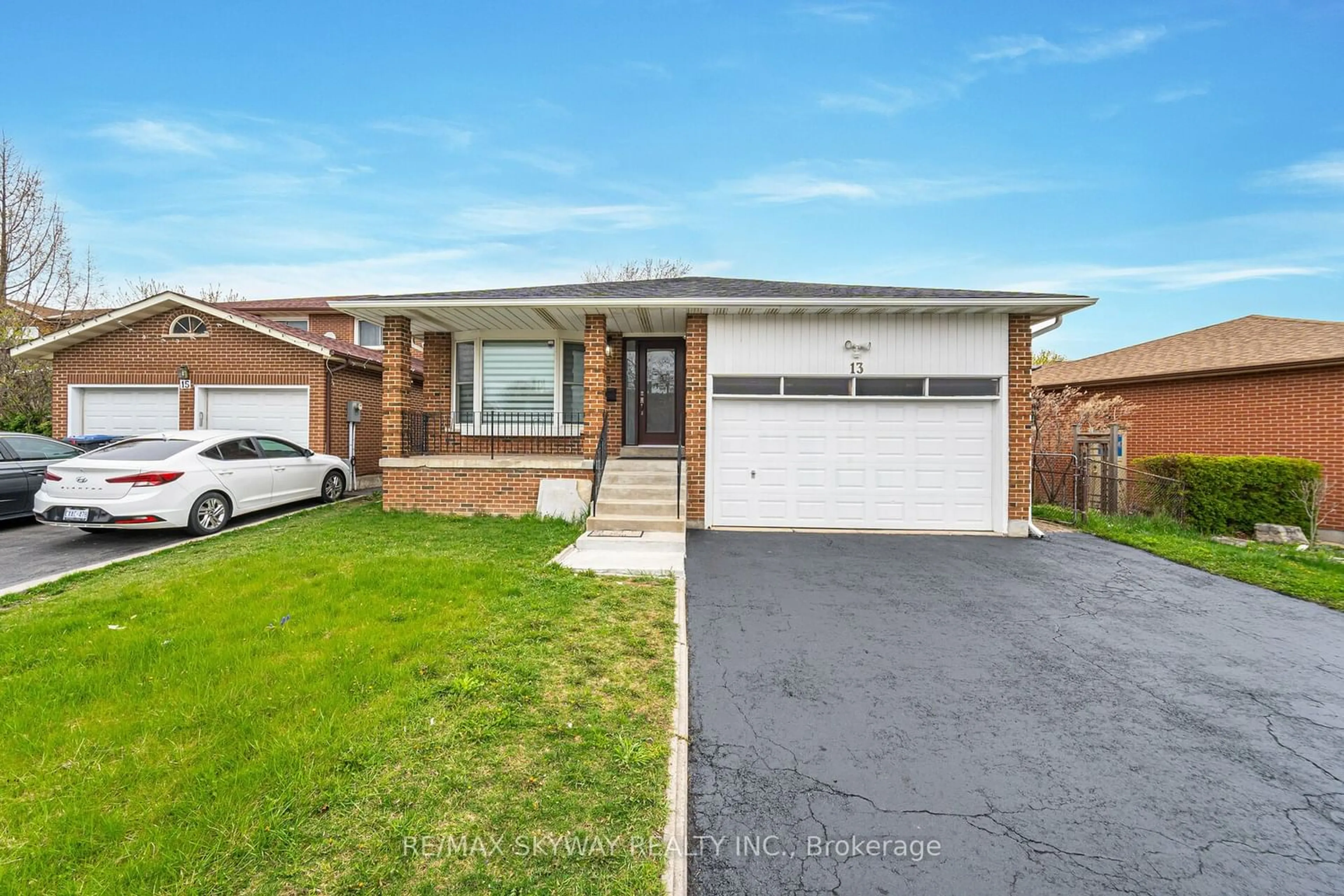 Frontside or backside of a home for 13 Panorama Cres, Brampton Ontario L6S 3T7