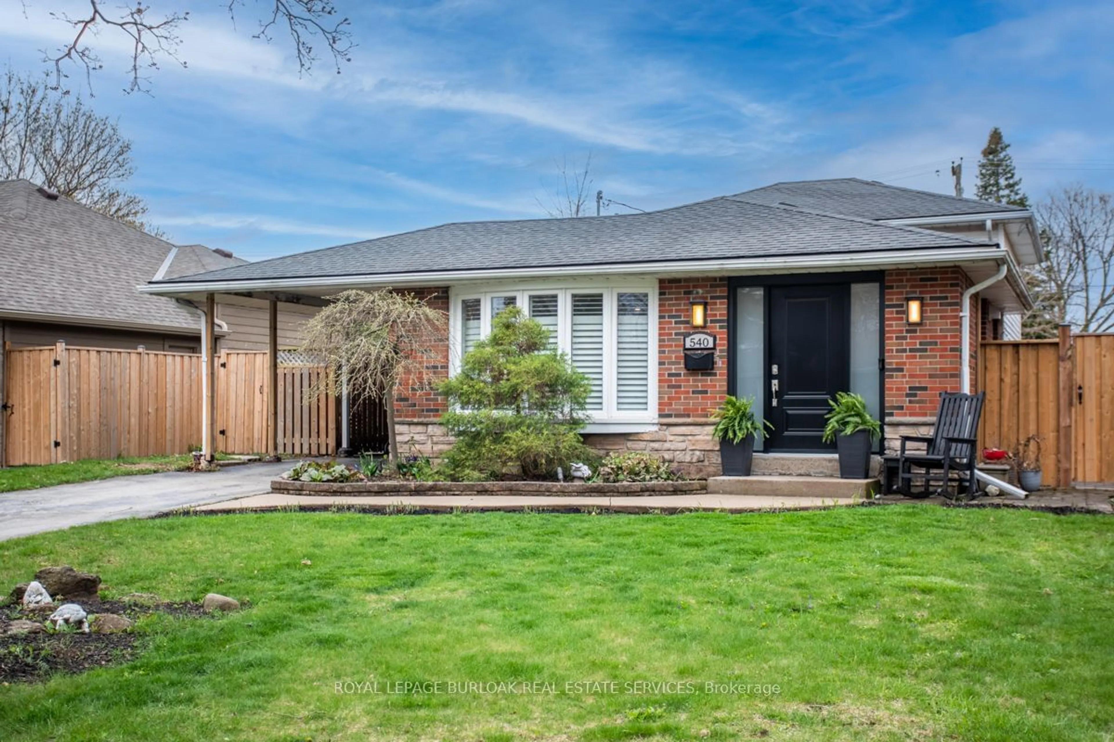 Home with brick exterior material for 540 Kenmarr Cres, Burlington Ontario L7L 4R7