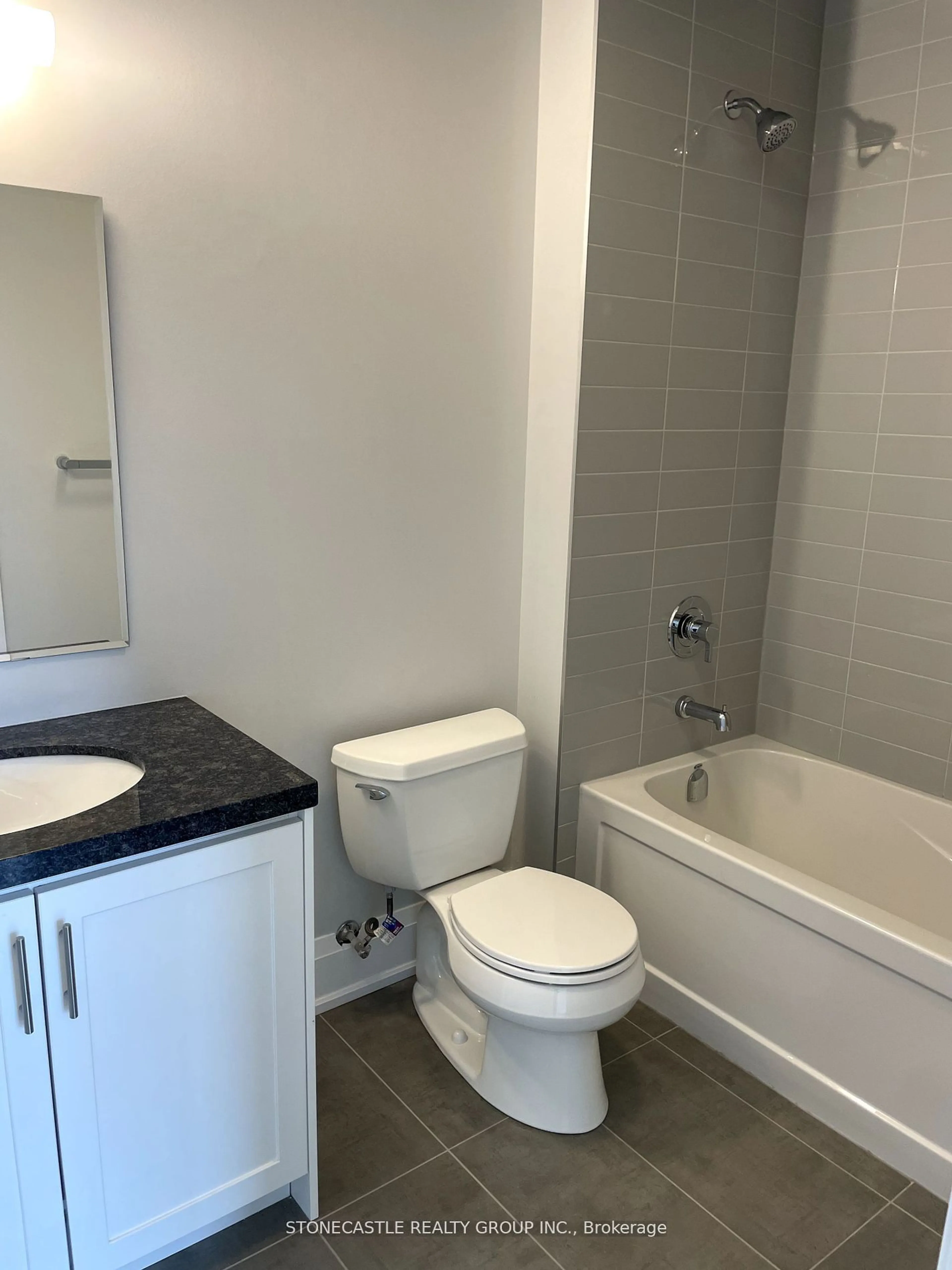 Standard bathroom for 4040 Upper Middle Rd #423, Burlington Ontario L7M 0H2
