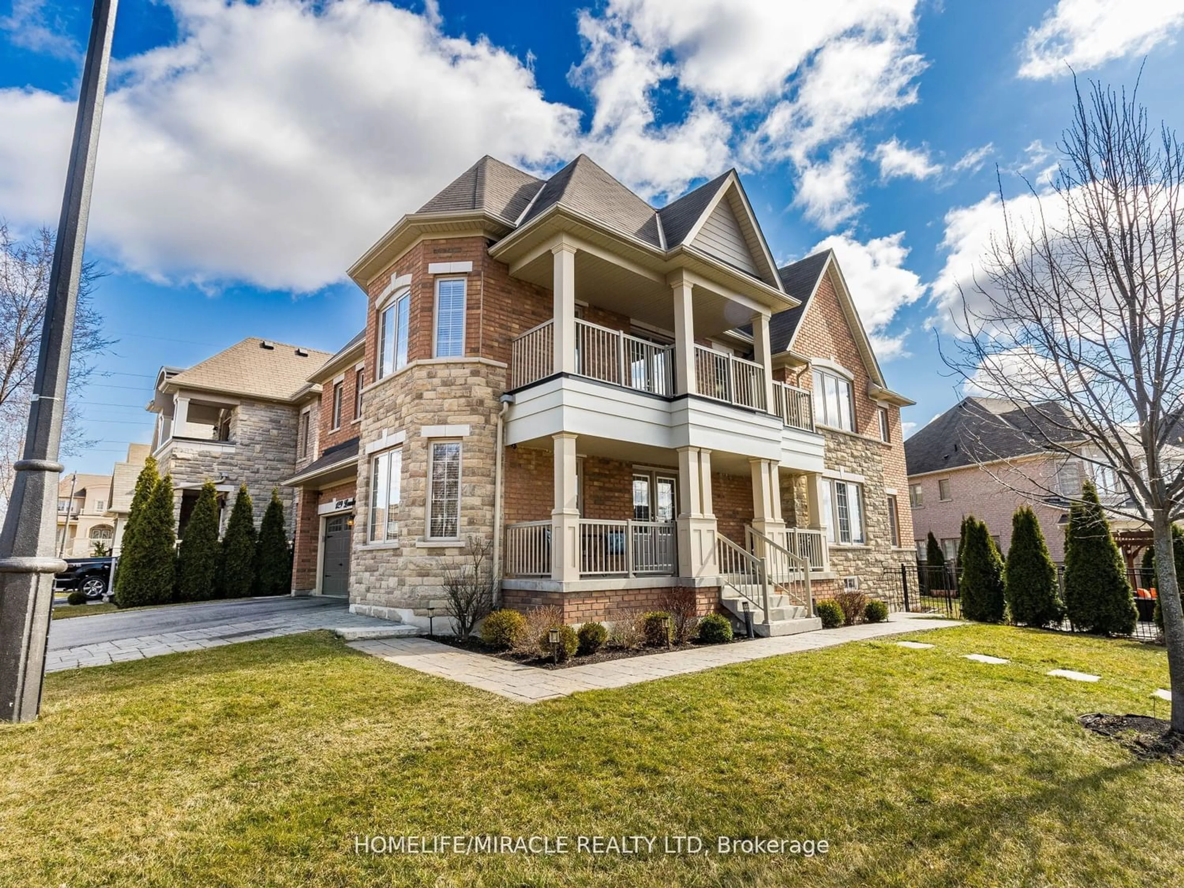 Frontside or backside of a home for 129 Leadership Dr, Brampton Ontario L6Y 5T2