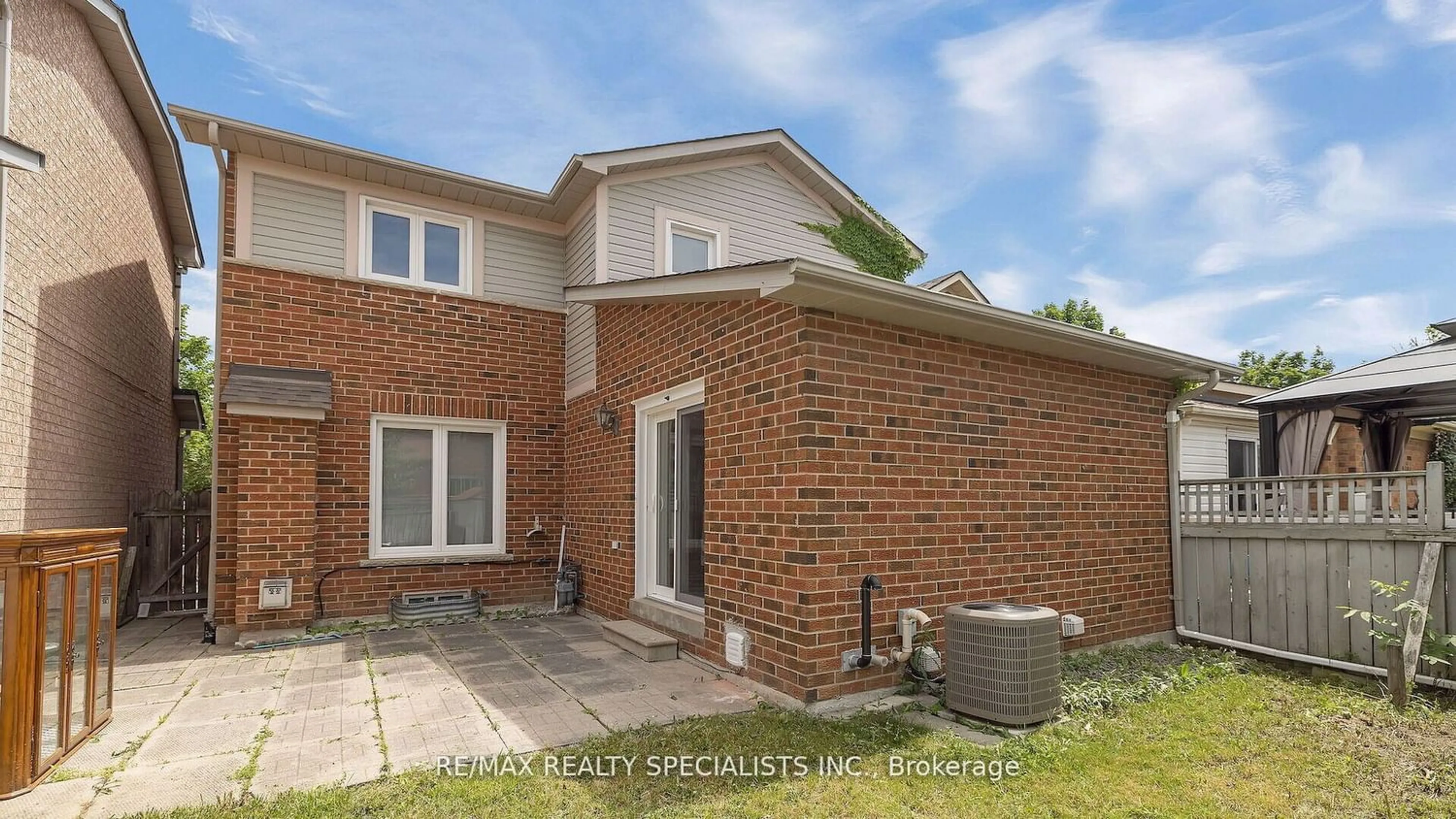 Home with brick exterior material for 14 Shady Pine Circ, Brampton Ontario L6R 1K2