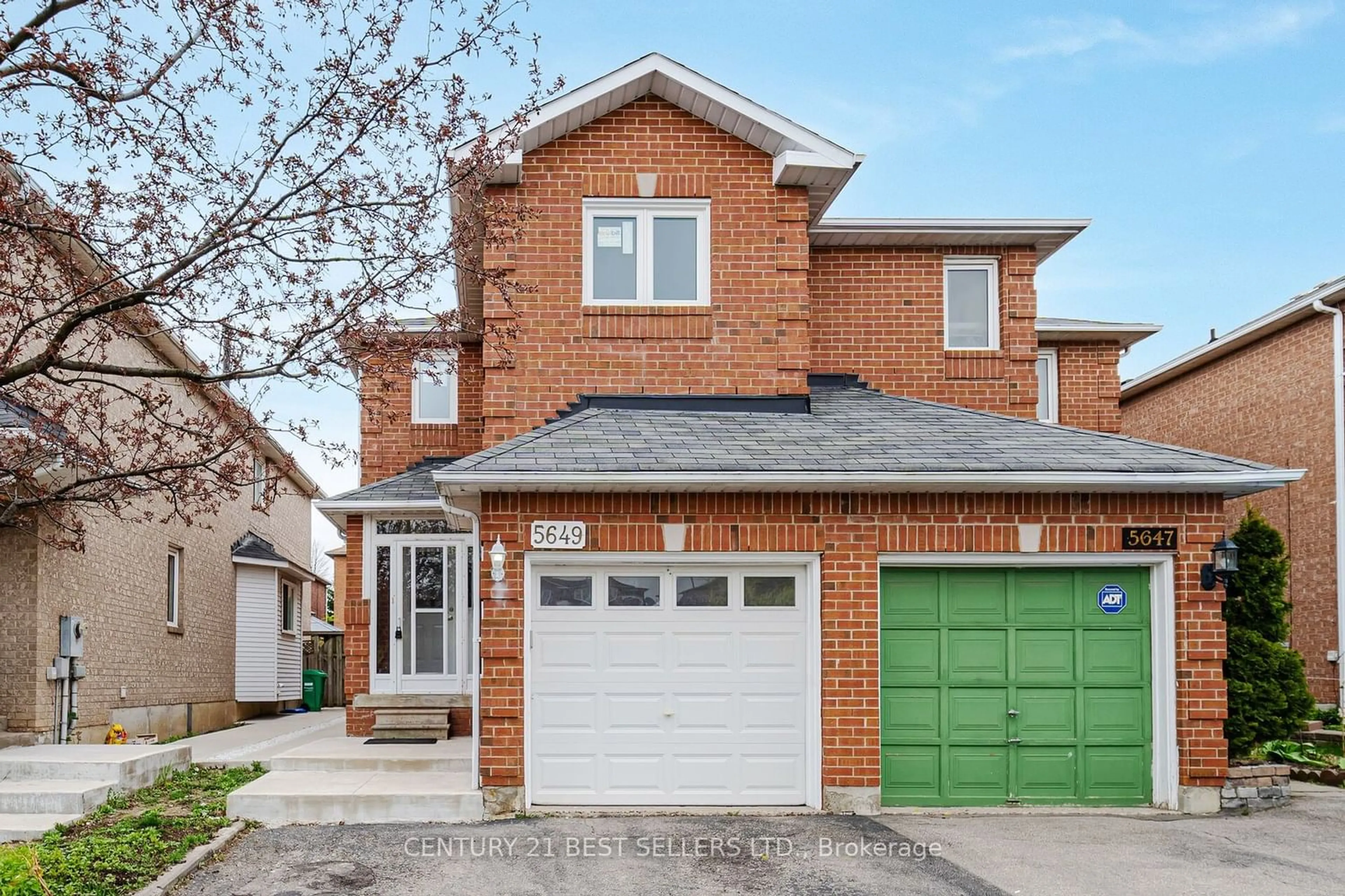 Home with brick exterior material for 5649 Cortina Cres, Mississauga Ontario L4Z 3R4